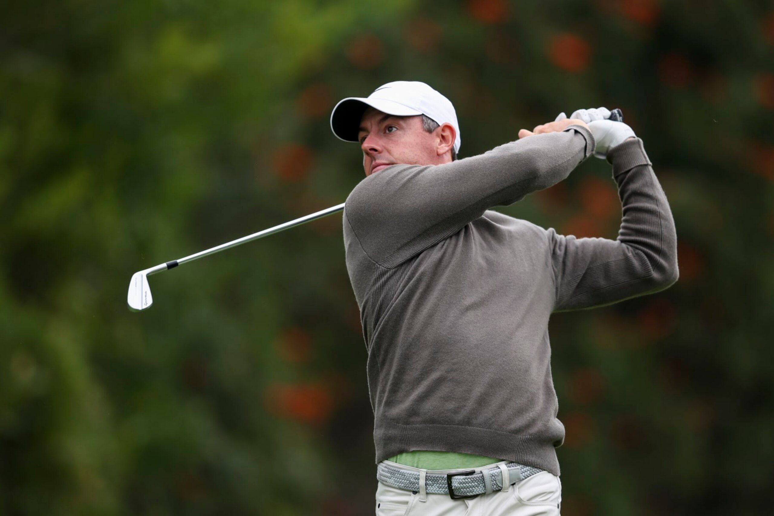 PACIFIC PALISADES, CALIFORNIA - FEBRUARY 17: Rory McIlroy of Northern Ireland tees off the fourth hole during the third round of The Genesis Invitational at Riviera Country Club on February 17, 2024 in Pacific Palisades, California. (Photo by Michael Owens/Getty Images)
