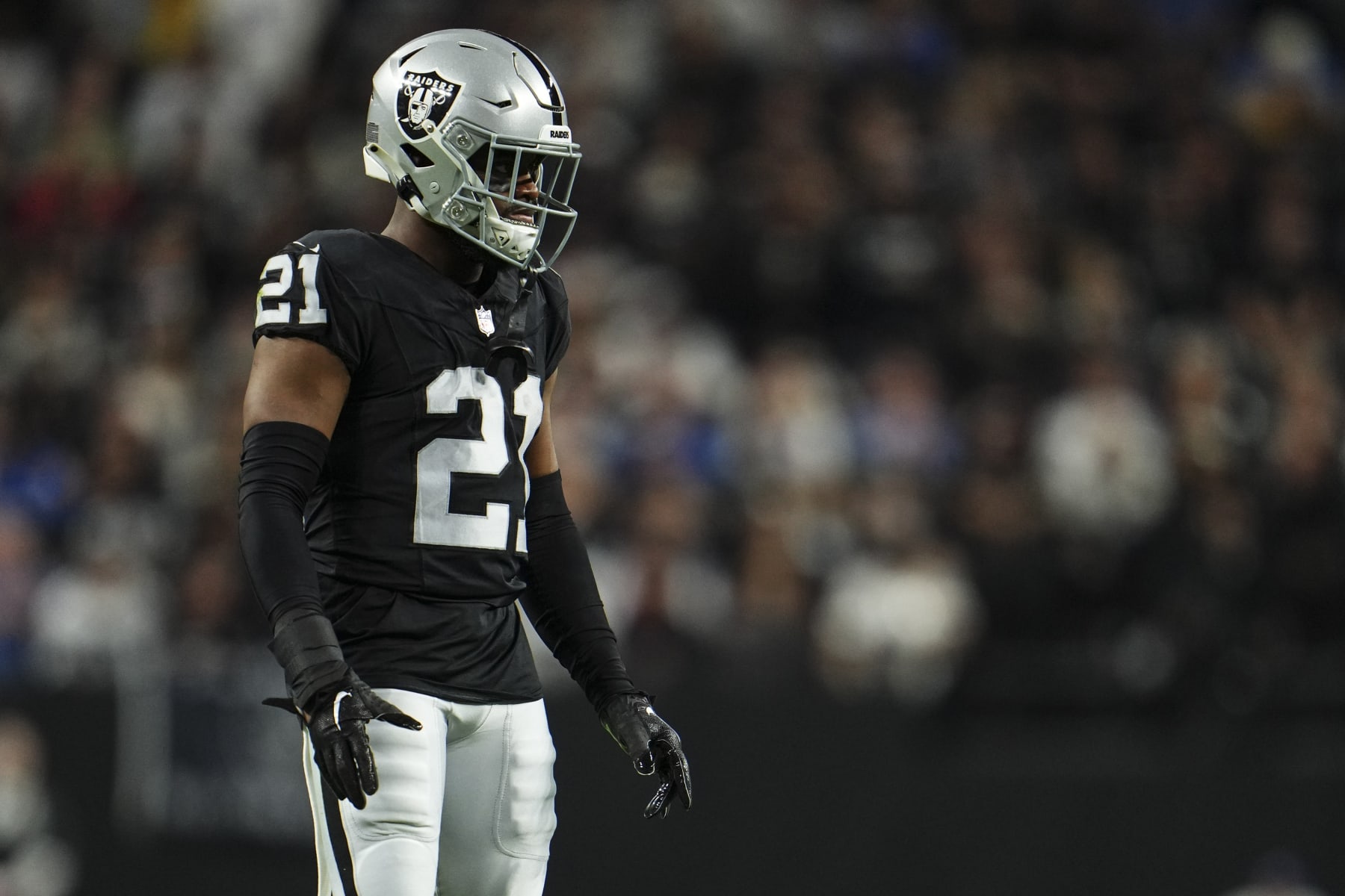 Raiders CB Amik Robertson
