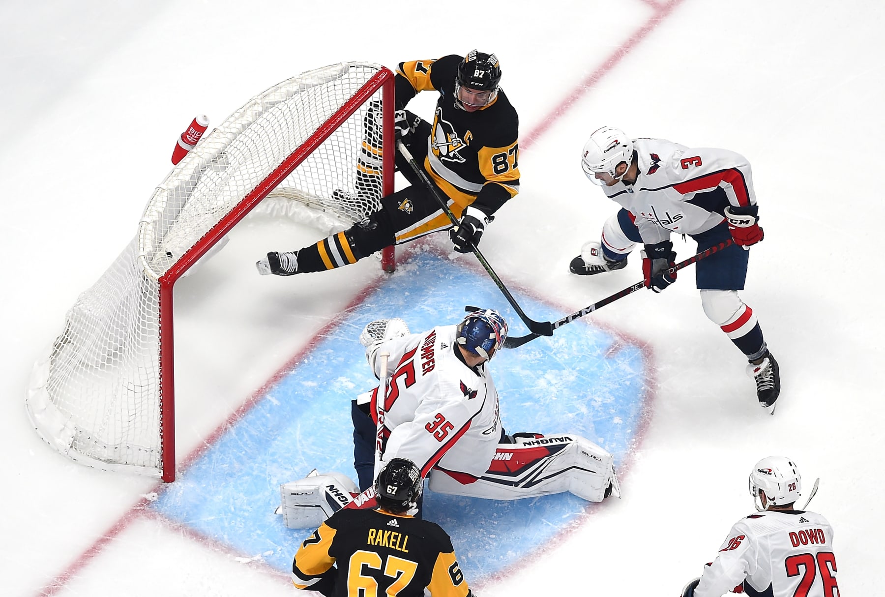 PITTSBURGH, PENNSYLVANIA - JANUARY 02:  Sidney Crosby #87 of the Pittsburgh Penguins scores past Darcy Kuemper #35 of the Washington Capitals at PPG PAINTS Arena on January 2, 2023 in Pittsburgh, Pennsylvania. (Photo by Joe Sargent/NHLI via Getty Images)