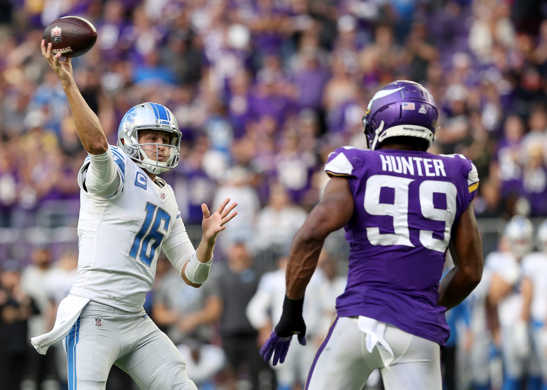 MINNEAPOLIS, MINNESOTA - OCTOBER 10:  Jared Goff #16 of the Detroit Lions passes the ball as Danielle Hunter #99 of the Minnesota Vikings pressures at U.S. Bank Stadium on October 10, 2021 in Minneapolis, Minnesota. The Minnesota Vikings defeated the Detroit Lions 19-17. (Photo by Elsa/Getty Images)