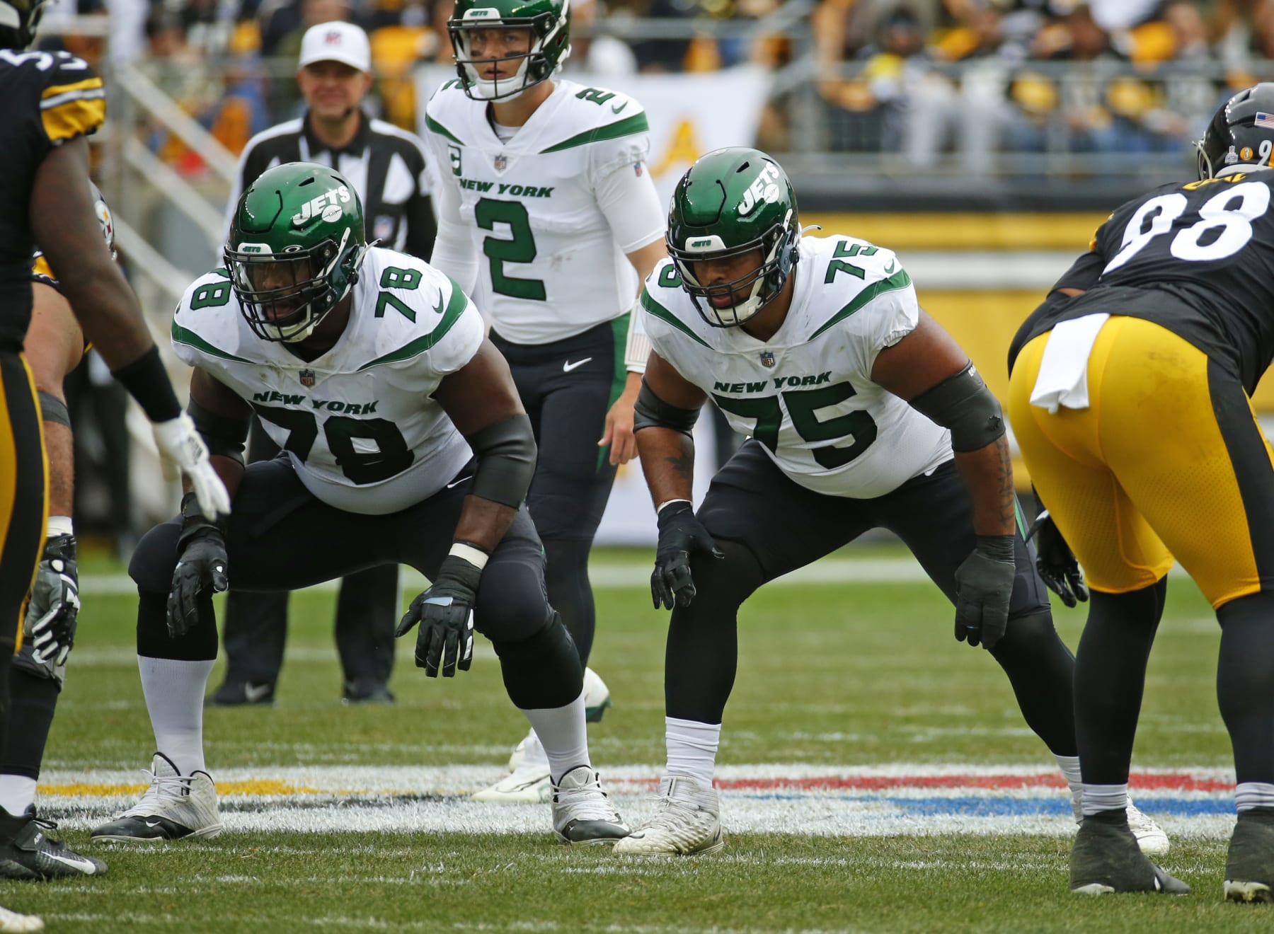 PITTSBURGH, PA - OCTOBER 02:  Laken Tomlinson #78 and Alijah Vera-Tucker #75 of the New York Jets in action against the Pittsburgh Steelers on October 2, 2022 at Acrisure Stadium in Pittsburgh, Pennsylvania.  (Photo by Justin K. Aller/Getty Images)