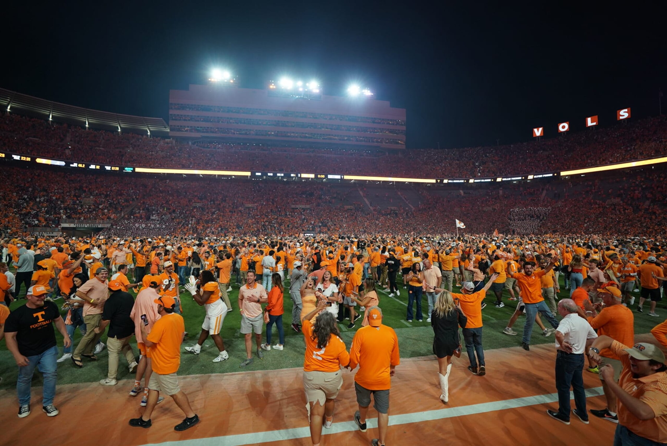 College Football: Tennessee fans storm the field and celebrate following game vs Alabama at Neyland Stadium.
Knoxville, TN 10/15/2022 
CREDIT: Carlos M. Saavedra (Photo by Carlos M. Saavedra/Sports Illustrated via Getty Images) 
(Set Number: X164200 TK1)