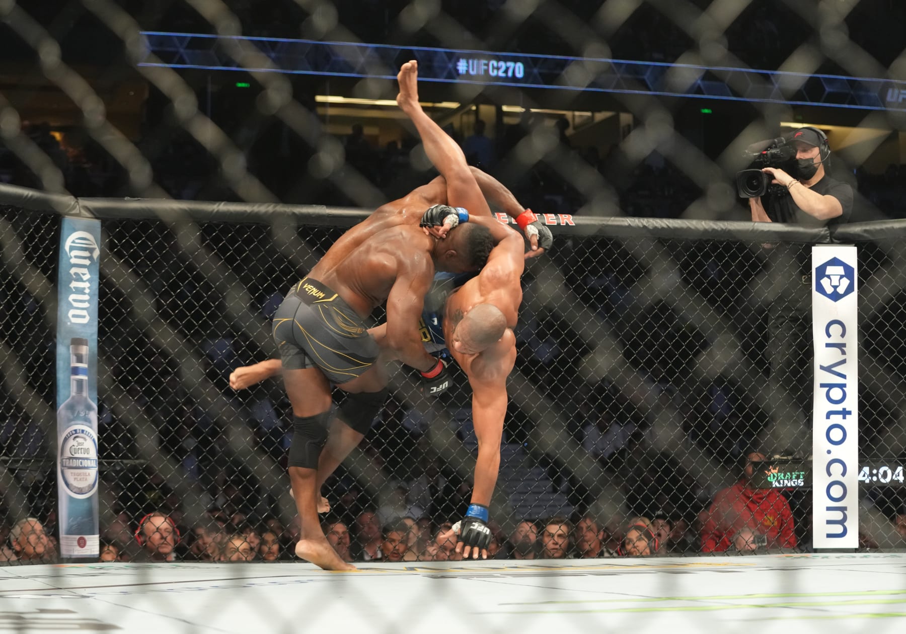 Francis Ngannou takes down Ciryl Gane 