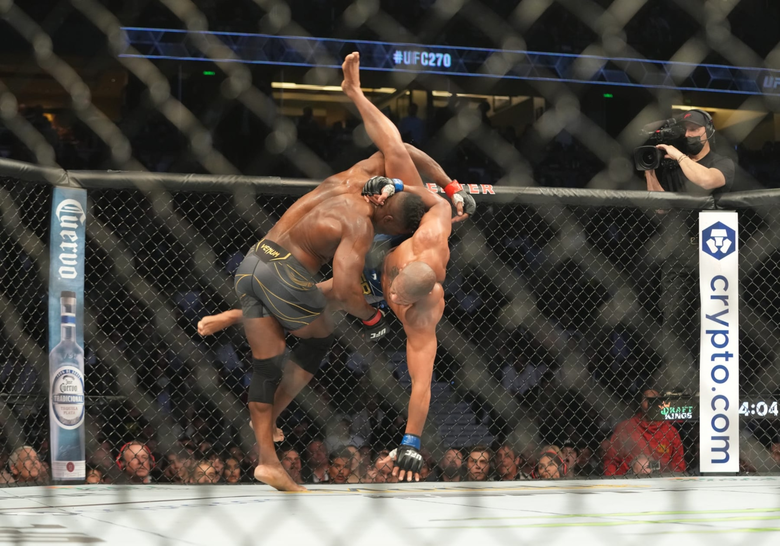 Francis Ngannou takes down Ciryl Gane 