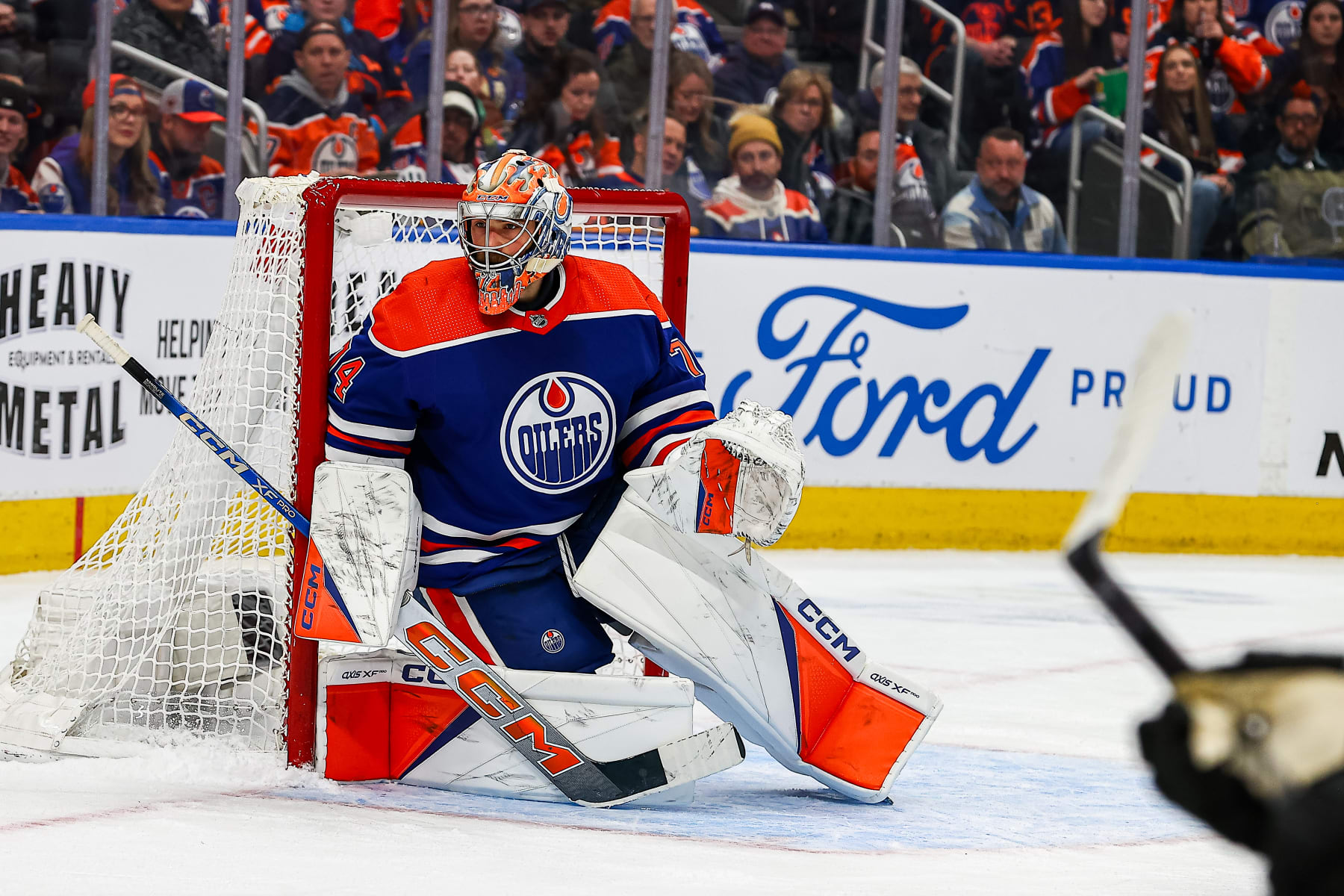 EDMONTON, AB - FEBRUARY 26: Edmonton Oilers Goalie Stuart Skinner (74) makes an RVH save in the second period of the Edmonton Oilers game versus the Los Angeles Kings on February 26, 2024, at Rogers Place in Edmonton, AB. (Photo by Curtis Comeau/Icon Sportswire via Getty Images)