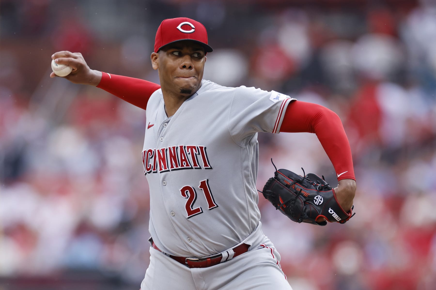 ST. LOUIS, MO - JUNE 11: Cincinnati Reds starting pitcher Hunter Greene (21) delivers a pitch during an MLB game against the St. Louis Cardinals on June 11, 2023 at Busch Stadium in St. Louis, Missouri. (Photo by Joe Robbins/Icon Sportswire via Getty Images)