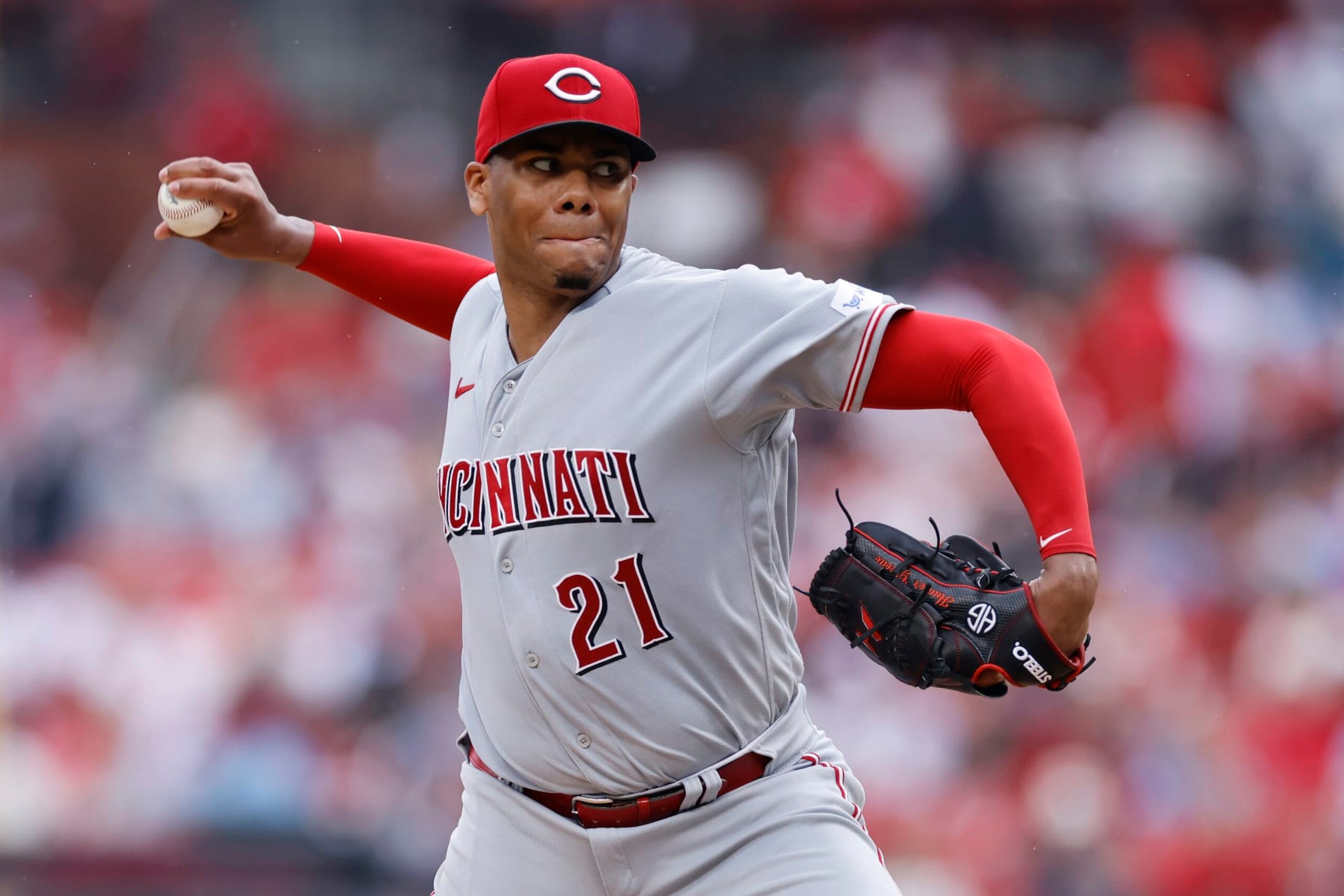 ST. LOUIS, MO - JUNE 11: Cincinnati Reds starting pitcher Hunter Greene (21) delivers a pitch during an MLB game against the St. Louis Cardinals on June 11, 2023 at Busch Stadium in St. Louis, Missouri. (Photo by Joe Robbins/Icon Sportswire via Getty Images)