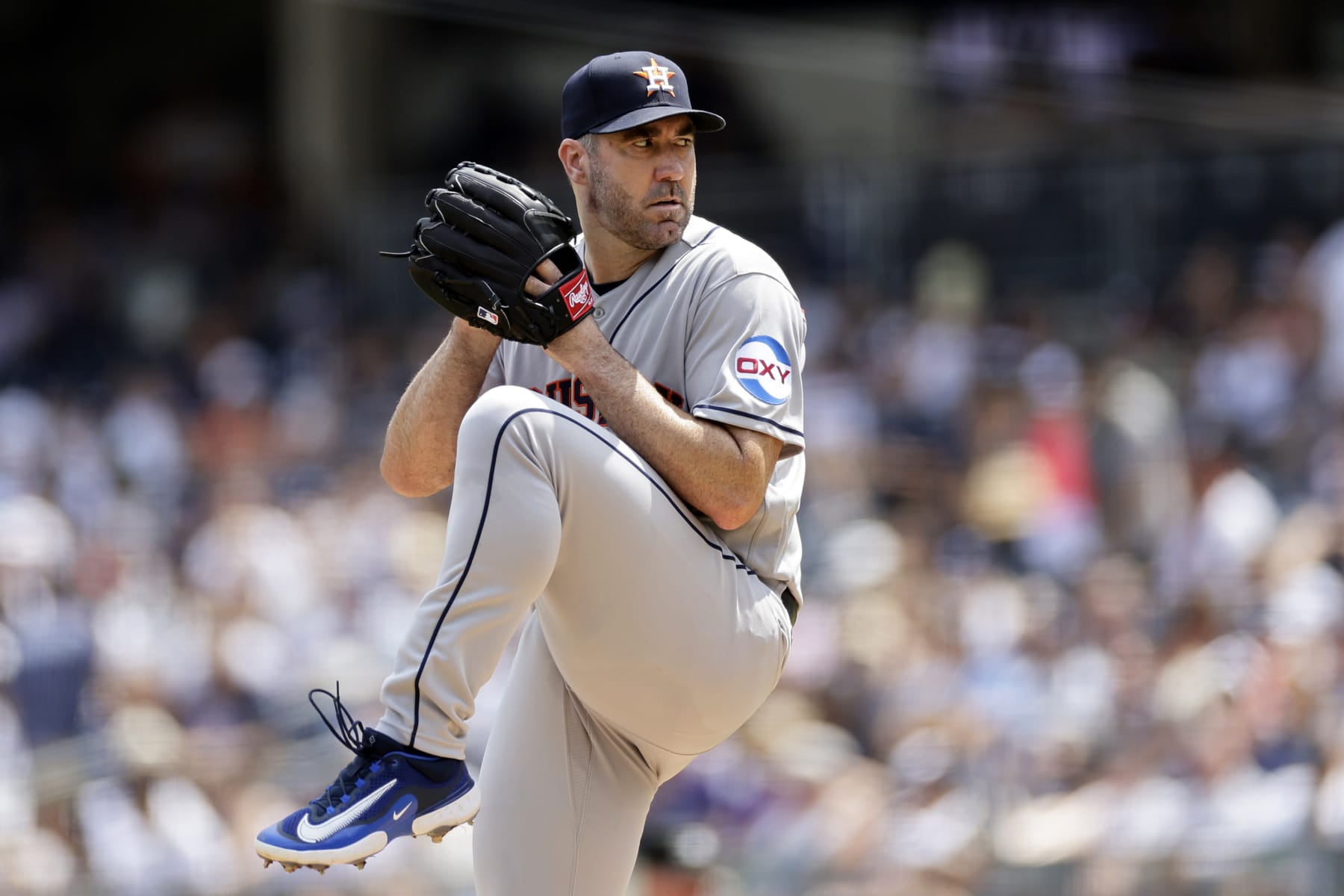 NEW YORK, NY - AUGUST 5: Justin Verlander #35 of the Houston Astros pitches against the New York Yankees during the second inning at Yankee Stadium on August 5, 2023 in New York City. (Photo by Adam Hunger/Getty Images)
