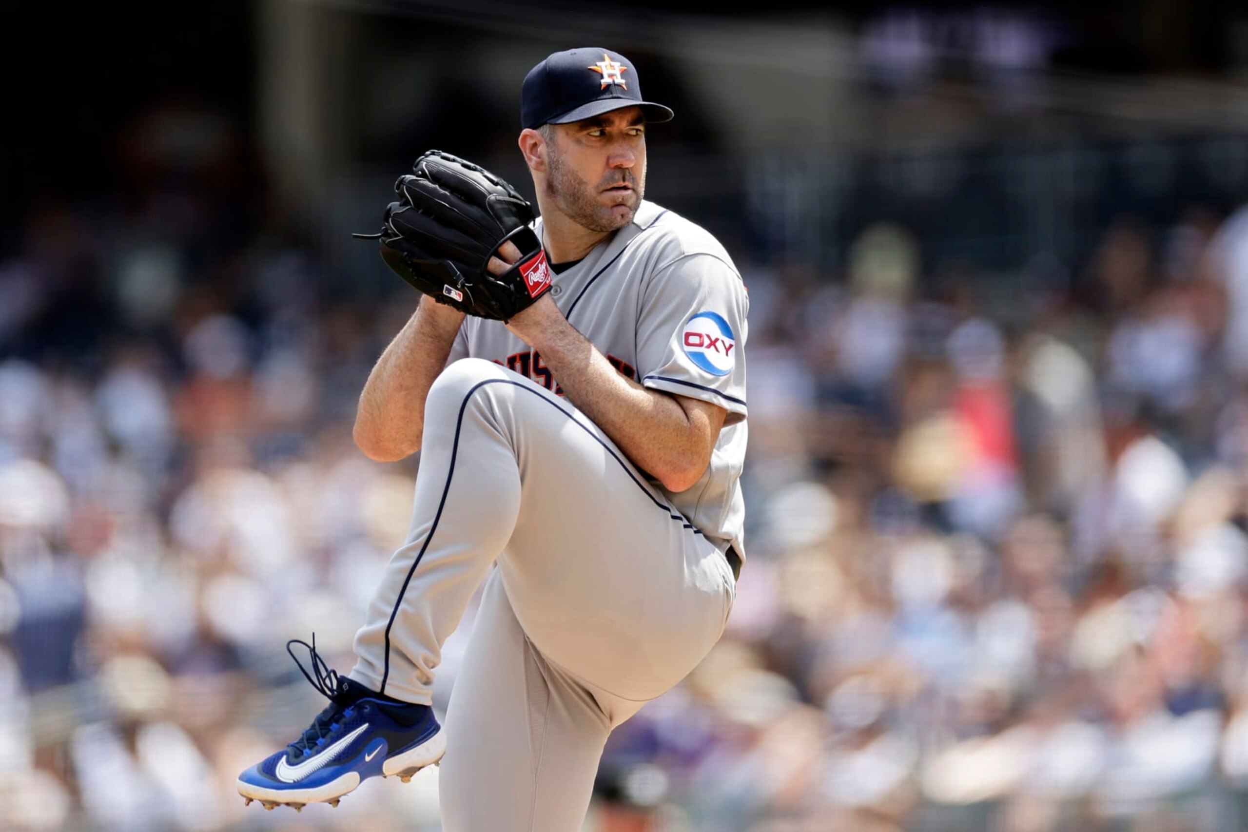 NEW YORK, NY - AUGUST 5: Justin Verlander #35 of the Houston Astros pitches against the New York Yankees during the second inning at Yankee Stadium on August 5, 2023 in New York City. (Photo by Adam Hunger/Getty Images)