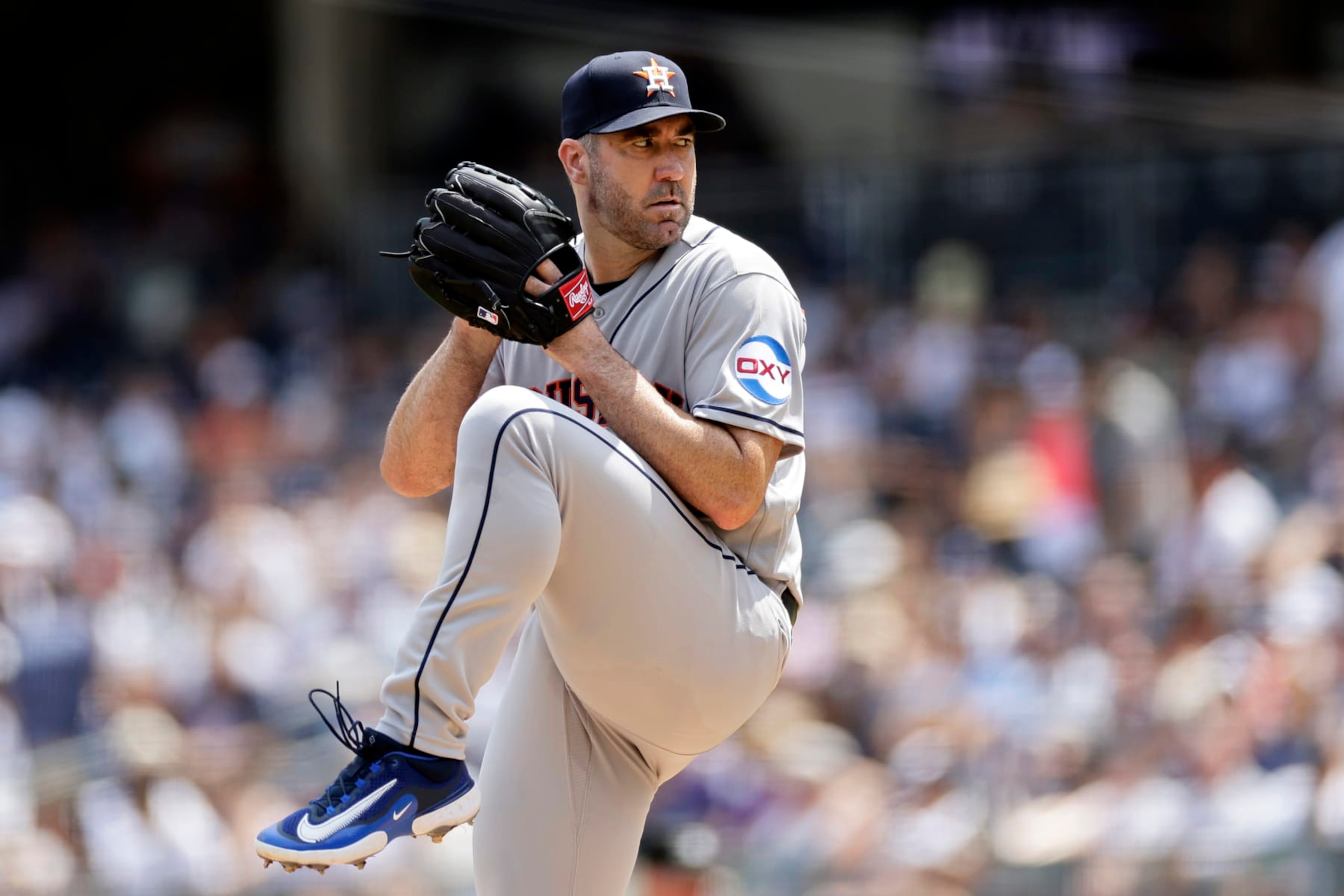 NEW YORK, NY - AUGUST 5: Justin Verlander #35 of the Houston Astros pitches against the New York Yankees during the second inning at Yankee Stadium on August 5, 2023 in New York City. (Photo by Adam Hunger/Getty Images)
