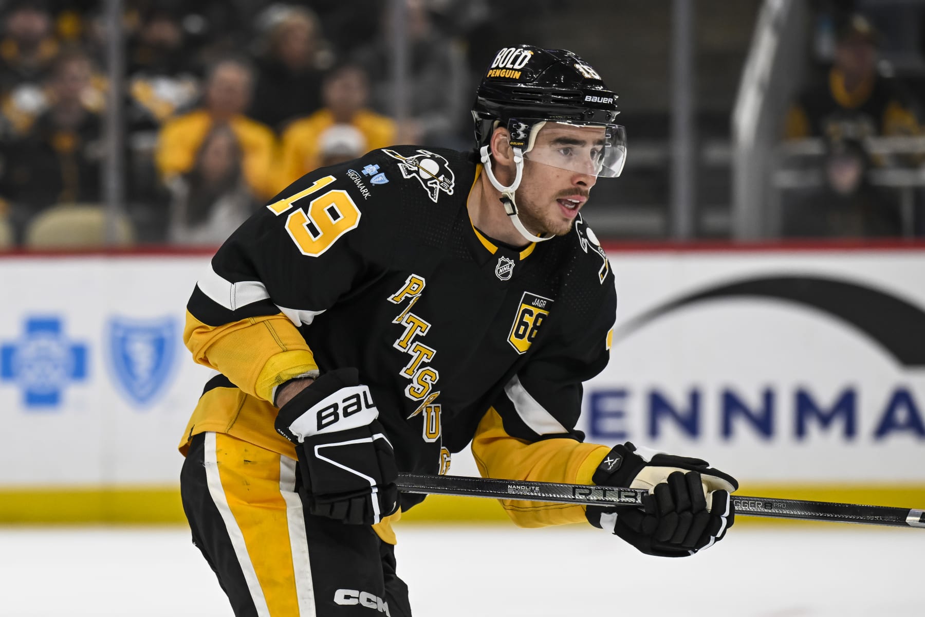 PITTSBURGH, PA - FEBRUARY 18: Pittsburgh Penguins Left Wing Reilly Smith (19) skates during the first period in the NHL game between the Pittsburgh Penguins and the Los Angeles Kings on February 18, 2024, at PPG Paints Arena in Pittsburgh, PA. (Photo by Jeanine Leech/Icon Sportswire via Getty Images)