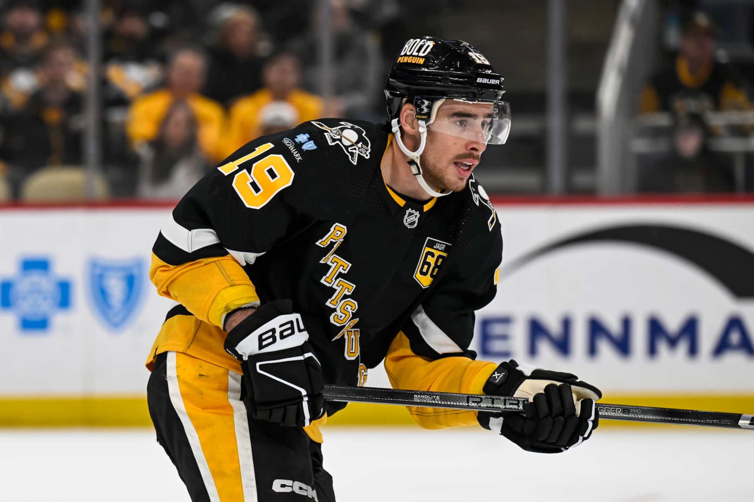 PITTSBURGH, PA - FEBRUARY 18: Pittsburgh Penguins Left Wing Reilly Smith (19) skates during the first period in the NHL game between the Pittsburgh Penguins and the Los Angeles Kings on February 18, 2024, at PPG Paints Arena in Pittsburgh, PA. (Photo by Jeanine Leech/Icon Sportswire via Getty Images)