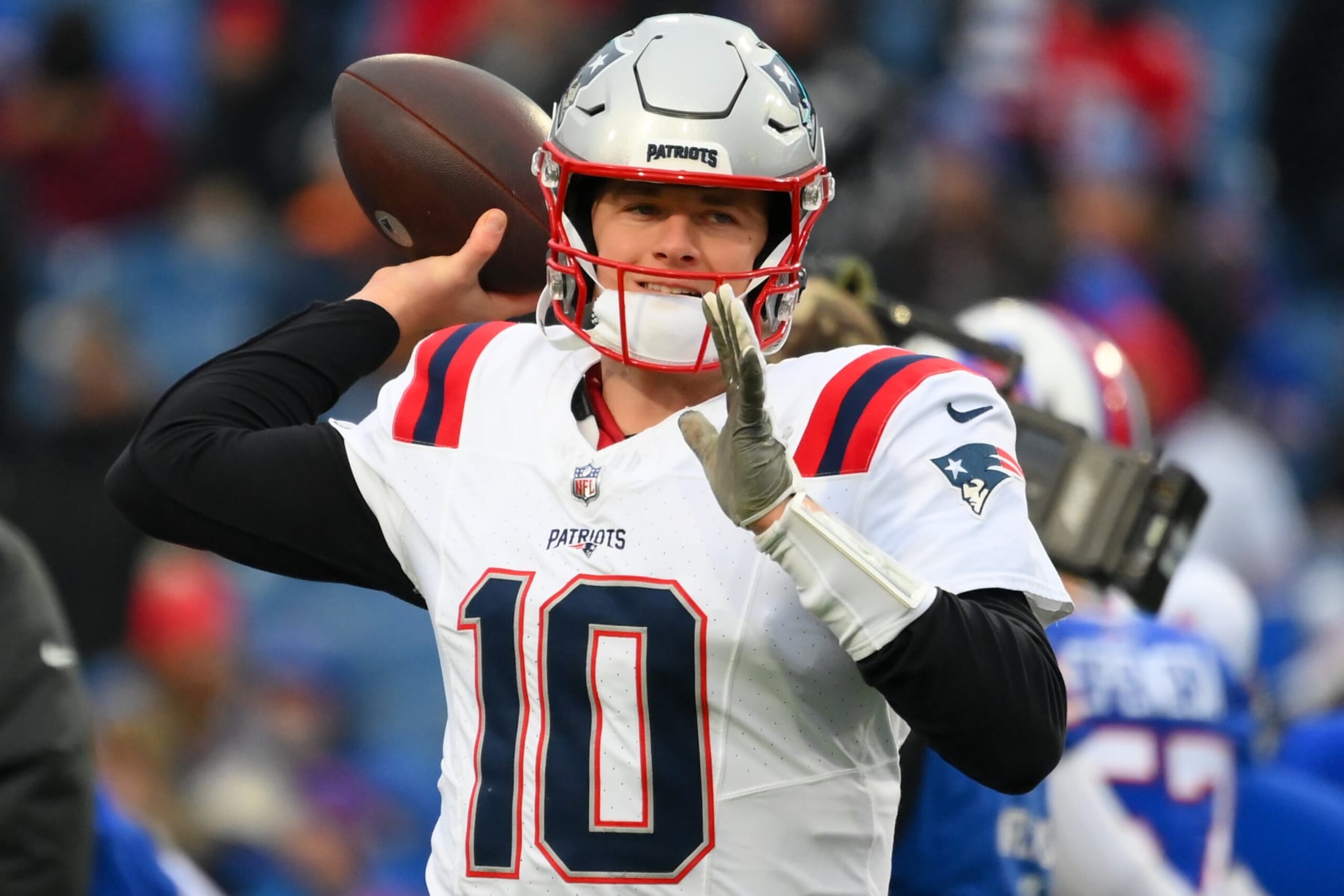 ORCHARD PARK, NEW YORK - DECEMBER 31: Mac Jones #10 of the New England Patriots warms up prior to the game against the Buffalo Bills at Highmark Stadium on December 31, 2023 in Orchard Park, New York. The Bills won 27-21. (Photo by Rich Barnes/Getty Images)
