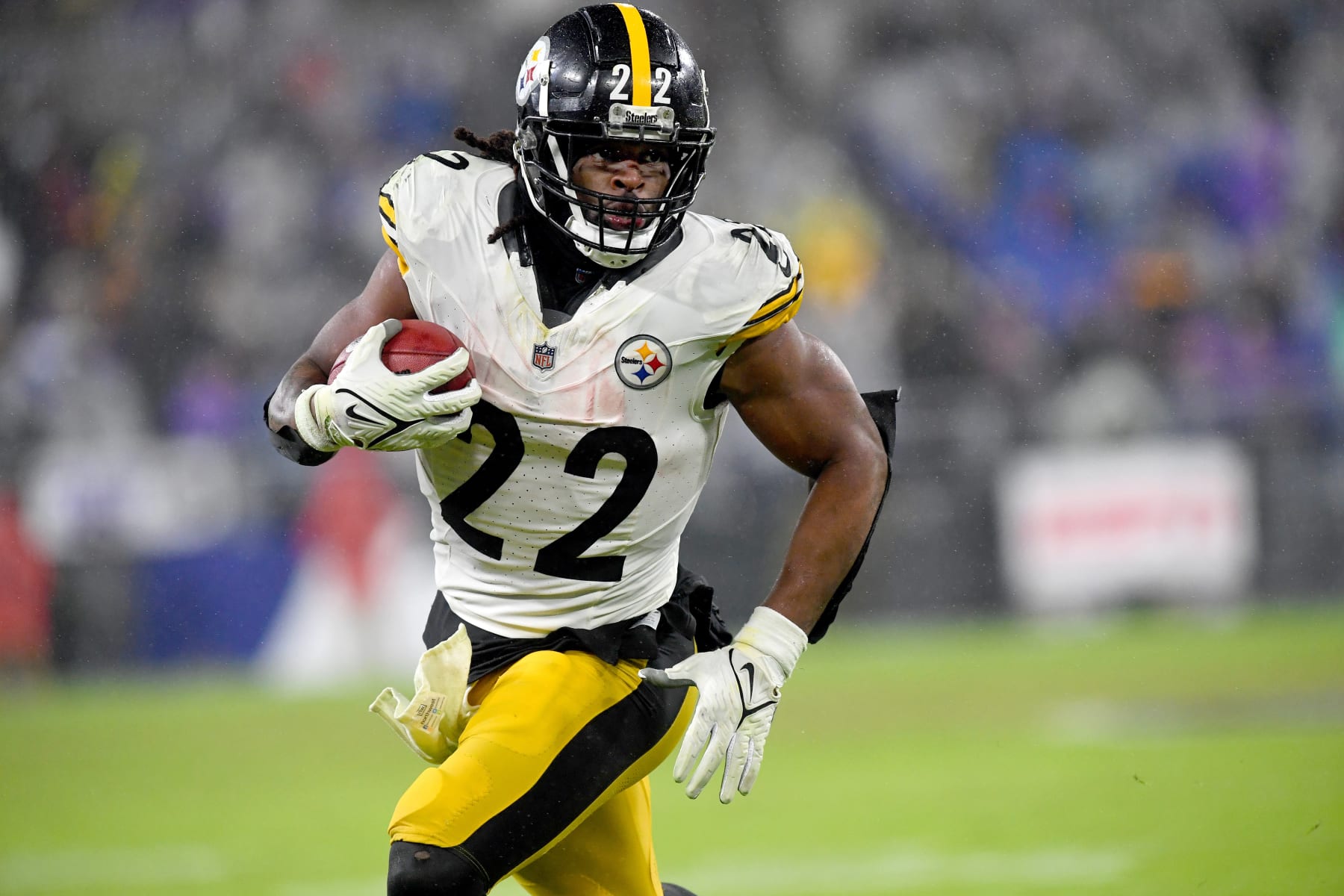 BALTIMORE, MD - JANUARY 06: Steelers running back Najee Harris (22) runs the ball near the Ravens goal line during the Pittsburgh Steelers versus Baltimore Ravens NFL game at M&T Bank Stadium on January 6, 2024 in Baltimore, MD. (Photo by Randy Litzinger/Icon Sportswire via Getty Images)