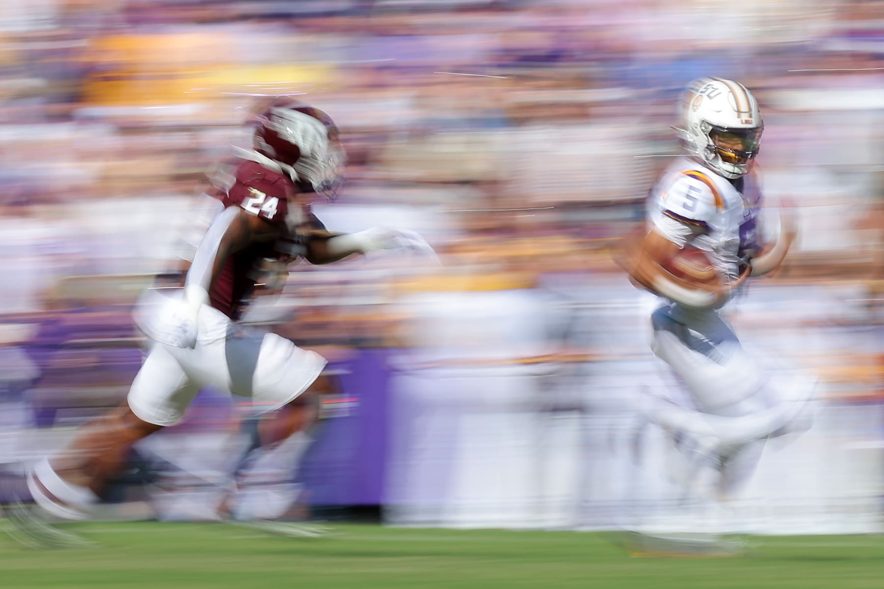 BATON ROUGE, LOUISIANA - NOVEMBER 25: Jayden Daniels #5 of the LSU Tigers runs with the ball against the Texas A&M Aggies during a game at Tiger Stadium on November 25, 2023 in Baton Rouge, Louisiana. (Photo by Jonathan Bachman/Getty Images)