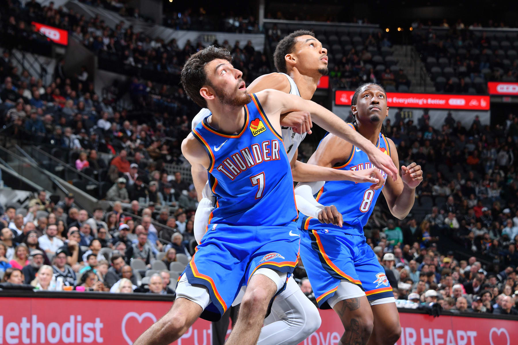 SAN ANTONIO, TX - FEBRUARY 29: Chet Holmgren #7 of the Oklahoma City Thunder boxes out during the game against the San Antonio Spurs on February 29, 2024 at the Frost Bank Center in San Antonio, Texas. NOTE TO USER: User expressly acknowledges and agrees that, by downloading and or using this photograph, user is consenting to the terms and conditions of the Getty Images License Agreement. Mandatory Copyright Notice: Copyright 2024 NBAE (Photos by Michael Gonzales/NBAE via Getty Images)