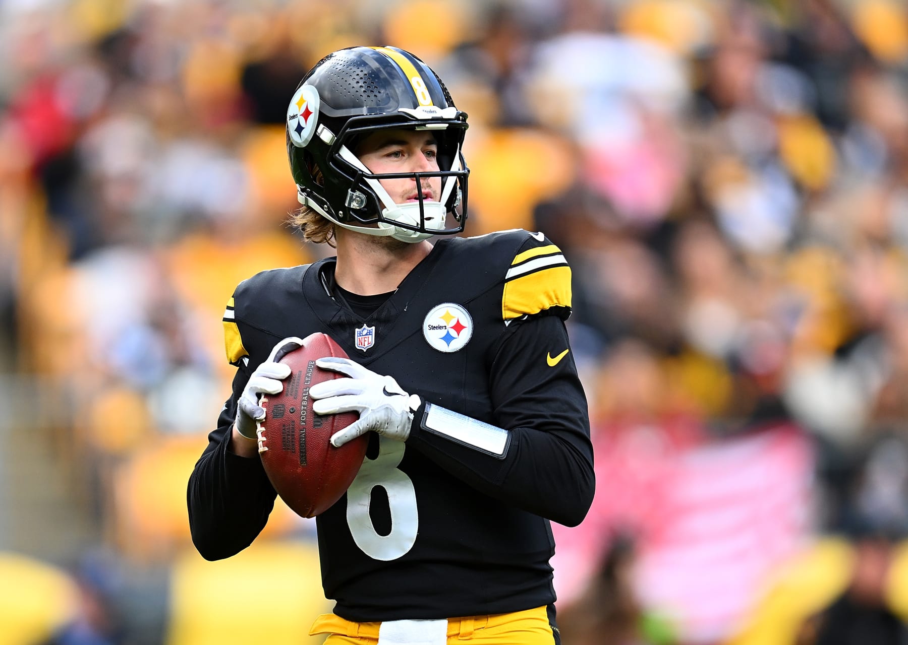PITTSBURGH, PENNSYLVANIA - DECEMBER 3:  Kenny Pickett #8 of the Pittsburgh Steelers in action during the game against the Arizona Cardinals at Acrisure Stadium on December 3, 2023 in Pittsburgh, Pennsylvania. (Photo by Joe Sargent/Getty Images)