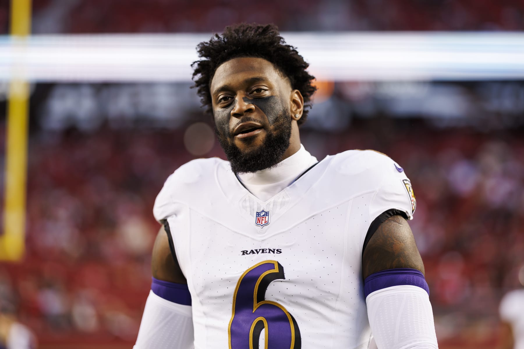 SANTA CLARA, CALIFORNIA - DECEMBER 25: Patrick Queen #6 of the Baltimore Ravens looks on during pregame warmups before an NFL football game against the San Francisco 49ers at Levi's Stadium on December 25, 2023 in Santa Clara, California. (Photo by Ryan Kang/Getty Images)