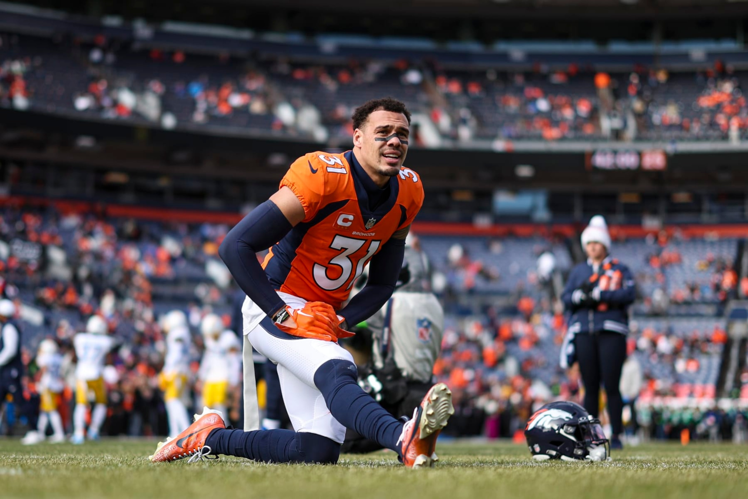 DENVER, CO - DECEMBER 31: Justin Simmons #31 of the Denver Broncos warms up prior to an NFL football game against the Los Angeles Chargers at Empower Field at Mile High on December 31, 2023 in Denver, Colorado. (Photo by Perry Knotts/Getty Images) DENVER, CO - DECEMBER 31: Justin Simmons #31 of the Denver Broncos warms up prior to an NFL football game against the Los Angeles Chargers at Empower Field at Mile High on December 31, 2023 in Denver, Colorado. (Photo by Perry Knotts/Getty Images)