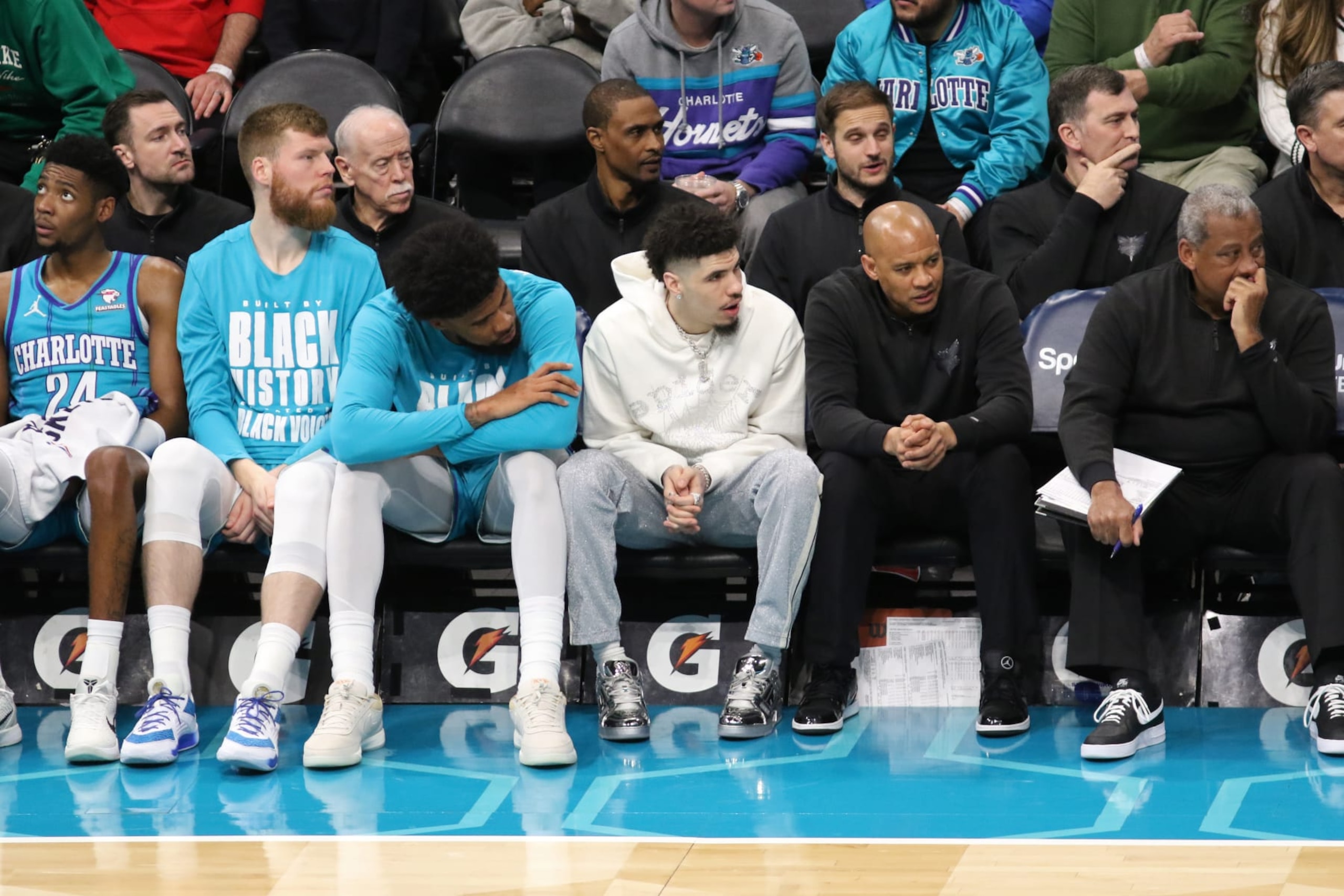 Ish Smith, DÄvis BertÄns, Nick Richards and LaMelo Ball