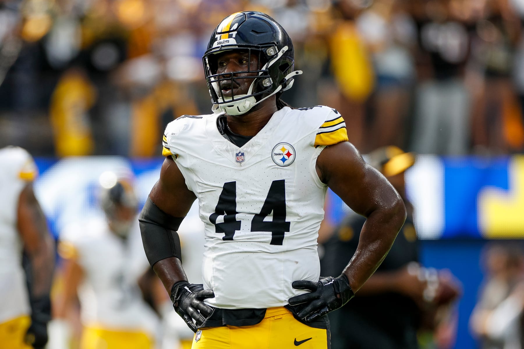 INGLEWOOD, CA - OCTOBER 22: Pittsburgh Steelers linebacker Markus Golden (44) warms ups prior to an NFL regular season game between the Pittsburgh Steelers and the Los Angeles Rams on October 22, 2023, at SoFi Stadium in Inglewood, CA. (Photo by Brandon Sloter/Icon Sportswire via Getty Images)
