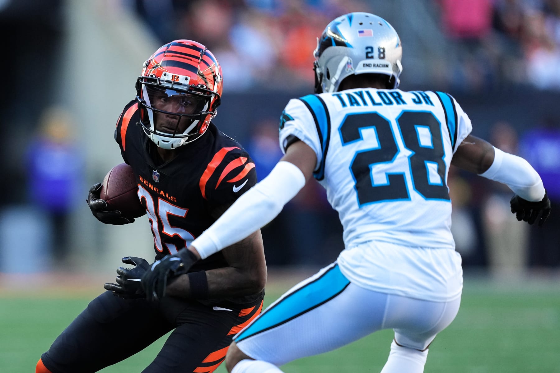 CINCINNATI, OHIO - NOVEMBER 06: Tee Higgins #85 of the Cincinnati Bengals runs with the ball while being chased by Keith Taylor Jr. #28 of the Carolina Panthers in the third quarter at Paycor Stadium on November 06, 2022 in Cincinnati, Ohio. (Photo by Dylan Buell/Getty Images)