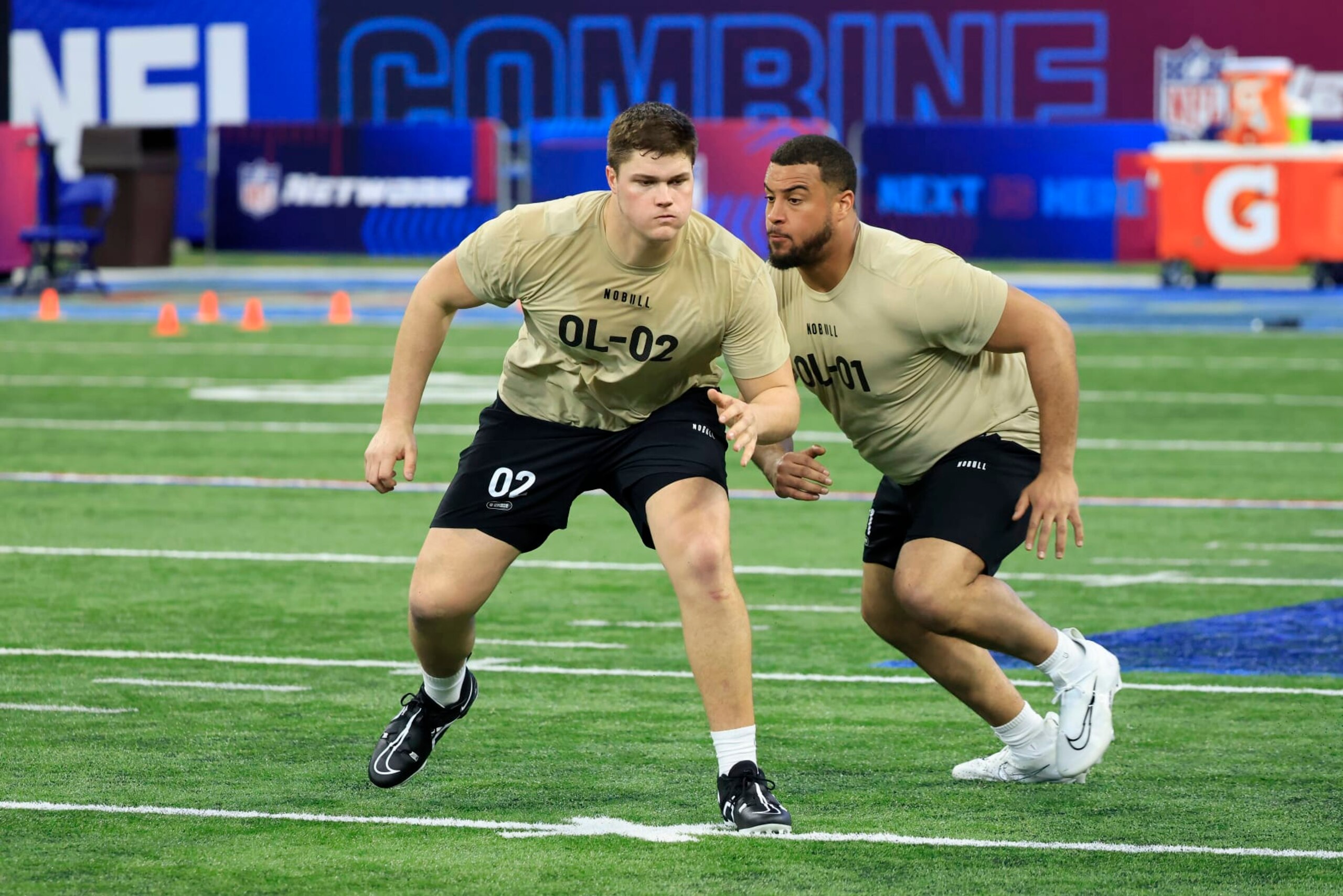 INDIANAPOLIS, INDIANA - MARCH 03: Joe Alt #OL02 of Notre Dame and Isaiah Adams #OL01 of Illinois participate in a drill during the NFL Combine at Lucas Oil Stadium on March 03, 2024 in Indianapolis, Indiana. (Photo by Justin Casterline/Getty Images)