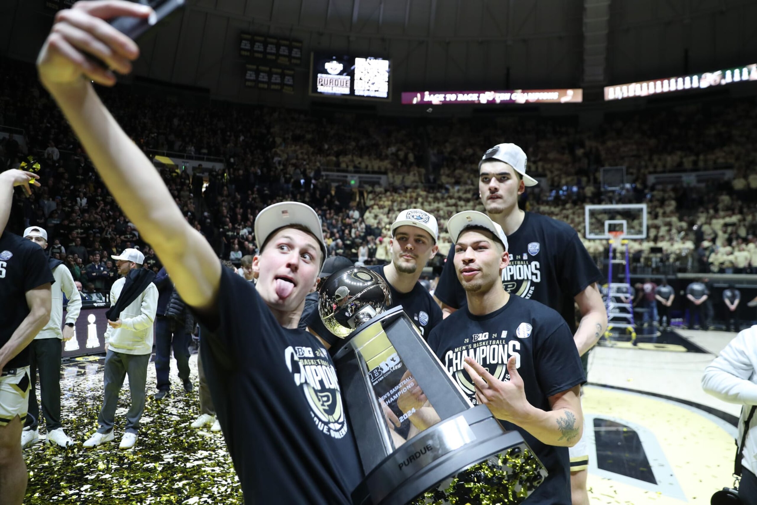 Purdue celebrates winning the Big Ten regular season title
