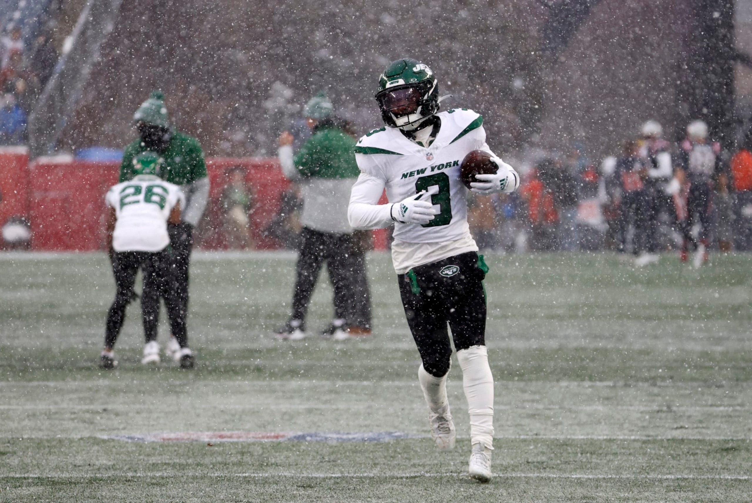 FOXBOROUGH, MA - JANUARY 07: New York Jets safety Jordan Whitehead (3) during warm up before a game between the New England Patriots and the New York Jets on January 7, 2024, at Gillette Stadium in Foxborough, Massachusetts. (Photo by Fred Kfoury III/Icon Sportswire via Getty Images)