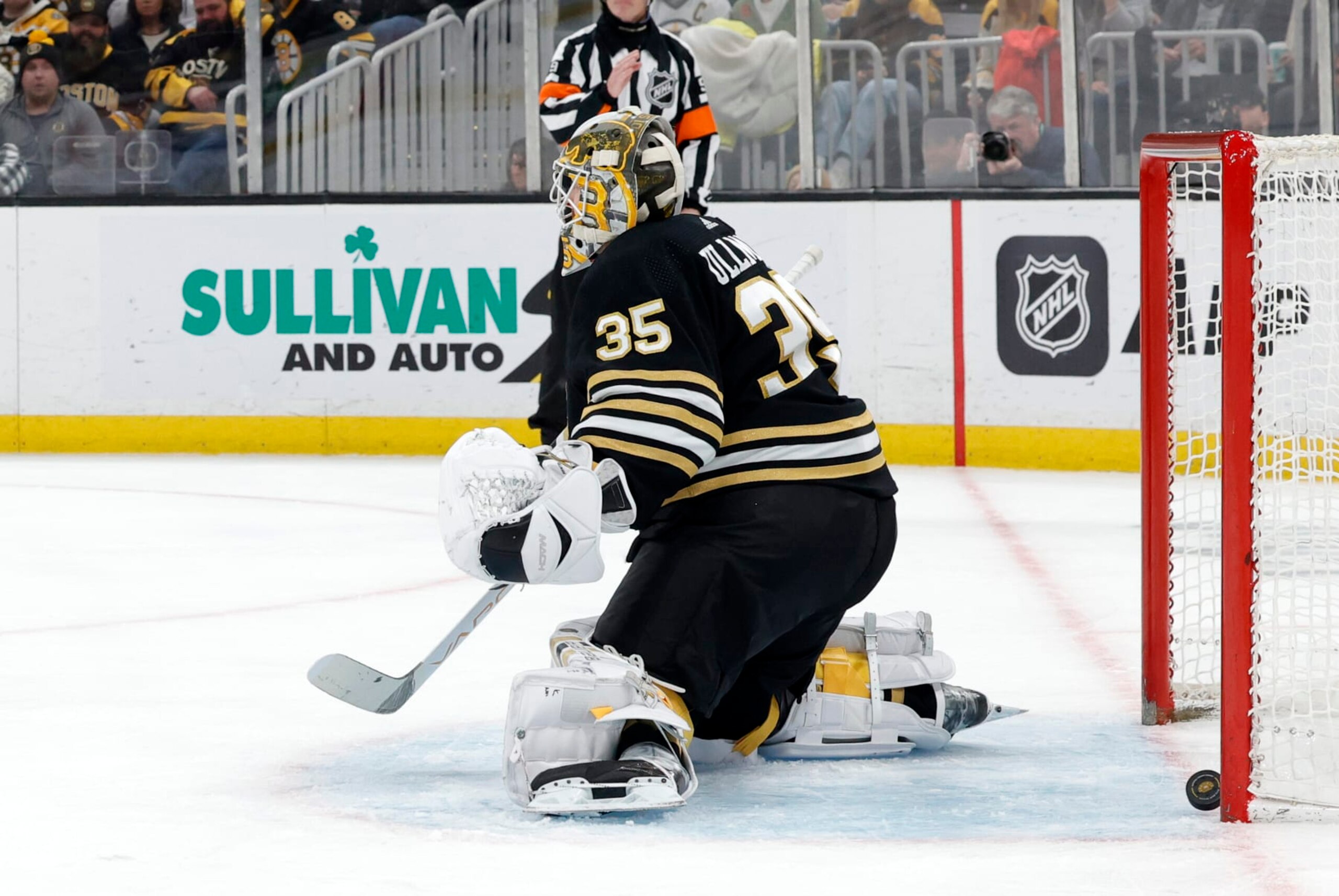BOSTON, MA - FEBRUARY 17: The puck slips past Boston Bruins goalie Linus Ullmark (35) for a goal during a game between the Boston Bruins and the Los Angeles Kings on February 17, 2024, at TD Garden in Boston, Massachusetts. (Photo by Fred Kfoury III/Icon Sportswire via Getty Images) BOSTON, MA - FEBRUARY 17: The puck slips past Boston Bruins goalie Linus Ullmark (35) for a goal during a game between the Boston Bruins and the Los Angeles Kings on February 17, 2024, at TD Garden in Boston, Massachusetts. (Photo by Fred Kfoury III/Icon Sportswire via Getty Images)