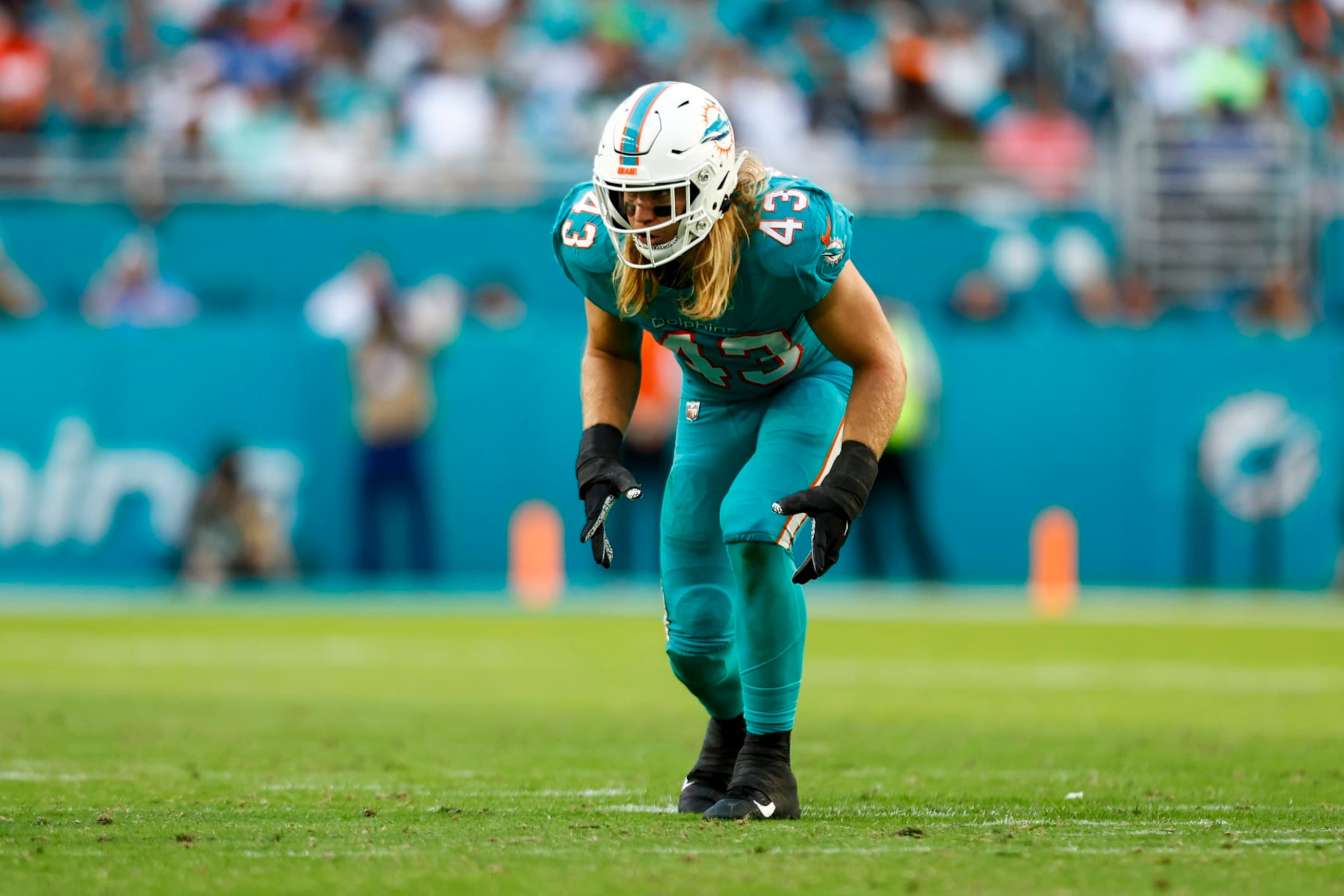 MIAMI GARDENS, FL - JANUARY 8: Andrew Van Ginkel #43 of the Miami Dolphins lines up before a play during an NFL football game against the New York Jets at Hard Rock Stadium on January 8, 2023 in Miami Gardens, Florida. (Photo by Kevin Sabitus/Getty Images) MIAMI GARDENS, FL - JANUARY 8: Andrew Van Ginkel #43 of the Miami Dolphins lines up before a play during an NFL football game against the New York Jets at Hard Rock Stadium on January 8, 2023 in Miami Gardens, Florida. (Photo by Kevin Sabitus/Getty Images)