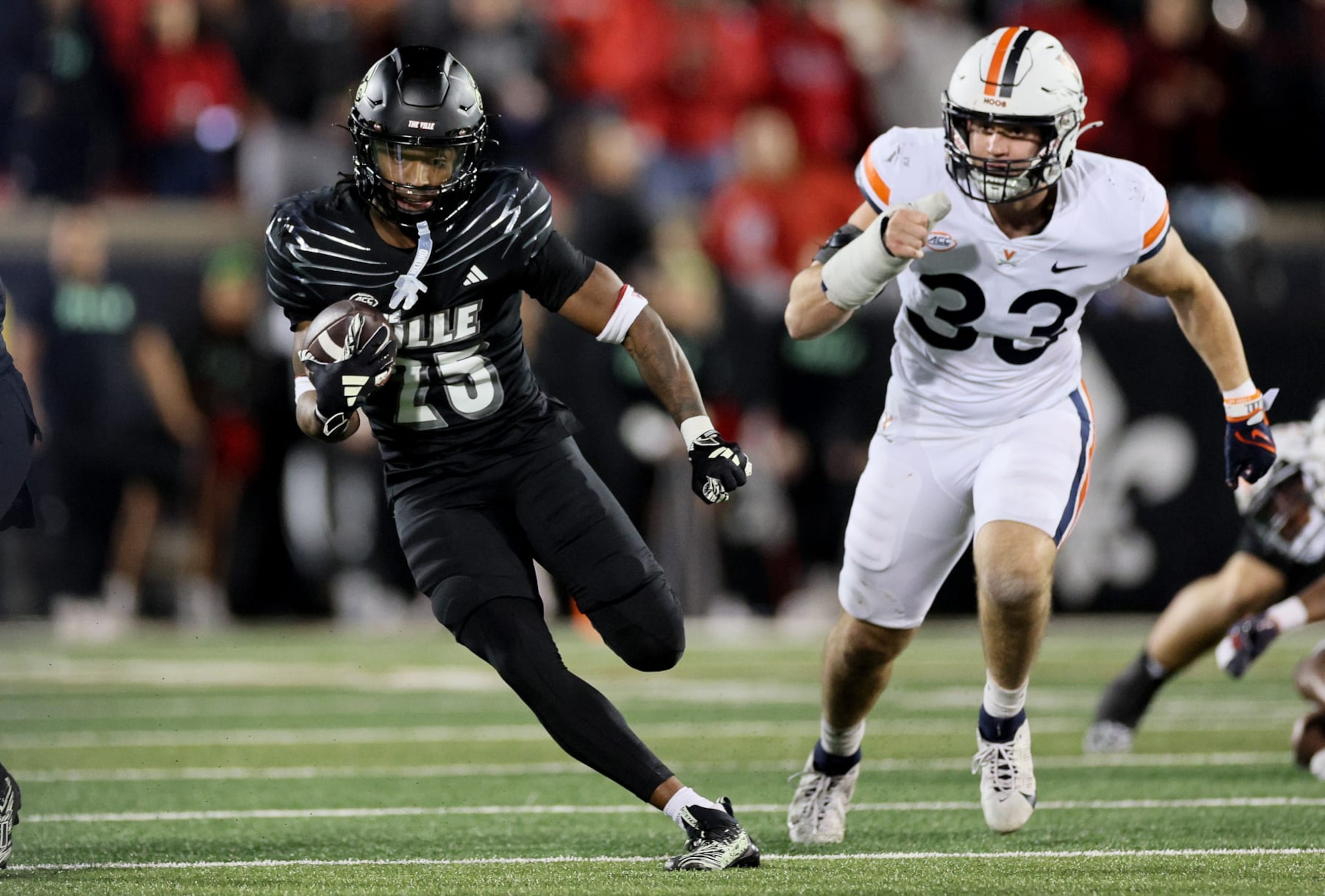 LOUISVILLE, KENTUCKY - NOVEMBER 09: Jawhar Jordan #25 of the Louisville Cardinals runs with the ball against the Virginia Cavaliers at Cardinal Stadium on November 09, 2023 in Louisville, Kentucky. (Photo by Andy Lyons/Getty Images)
