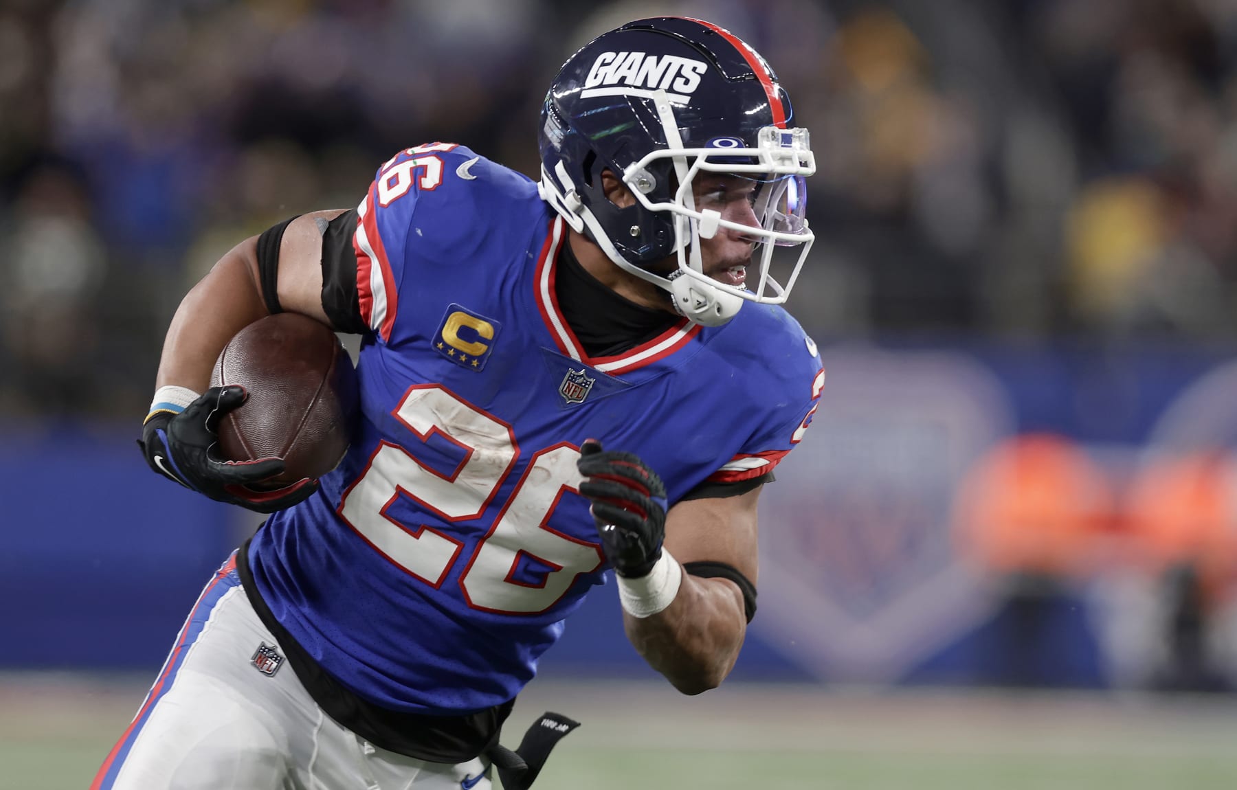 EAST RUTHERFORD, NEW JERSEY - DECEMBER 11: (NEW YORK DAILIES OUT)  Saquon Barkley #26 of the New York Giants in action against the Green Bay Packers at MetLife Stadium on December 11, 2023 in East Rutherford, New Jersey. The Giants defeated the Packers 24-22. (Photo by Jim McIsaac/Getty Images)