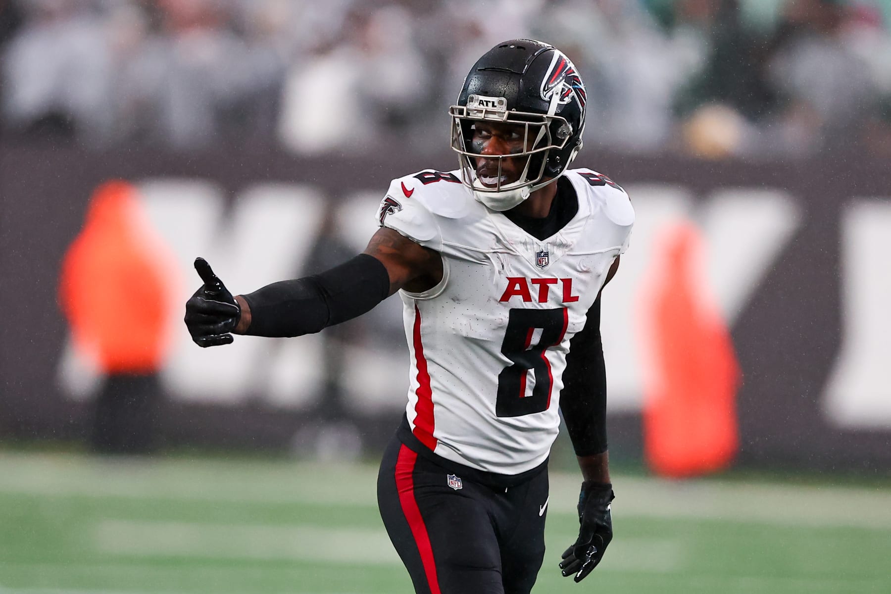 EAST RUTHERFORD, NJ - DECEMBER 03:  Kyle Pitts #8 of the Atlanta Falcons during the game against the New York Jets on December 3, 2023 at MetLife Stadium in East Rutherford, New Jersey.  (Photo by Rich Graessle/Icon Sportswire via Getty Images)