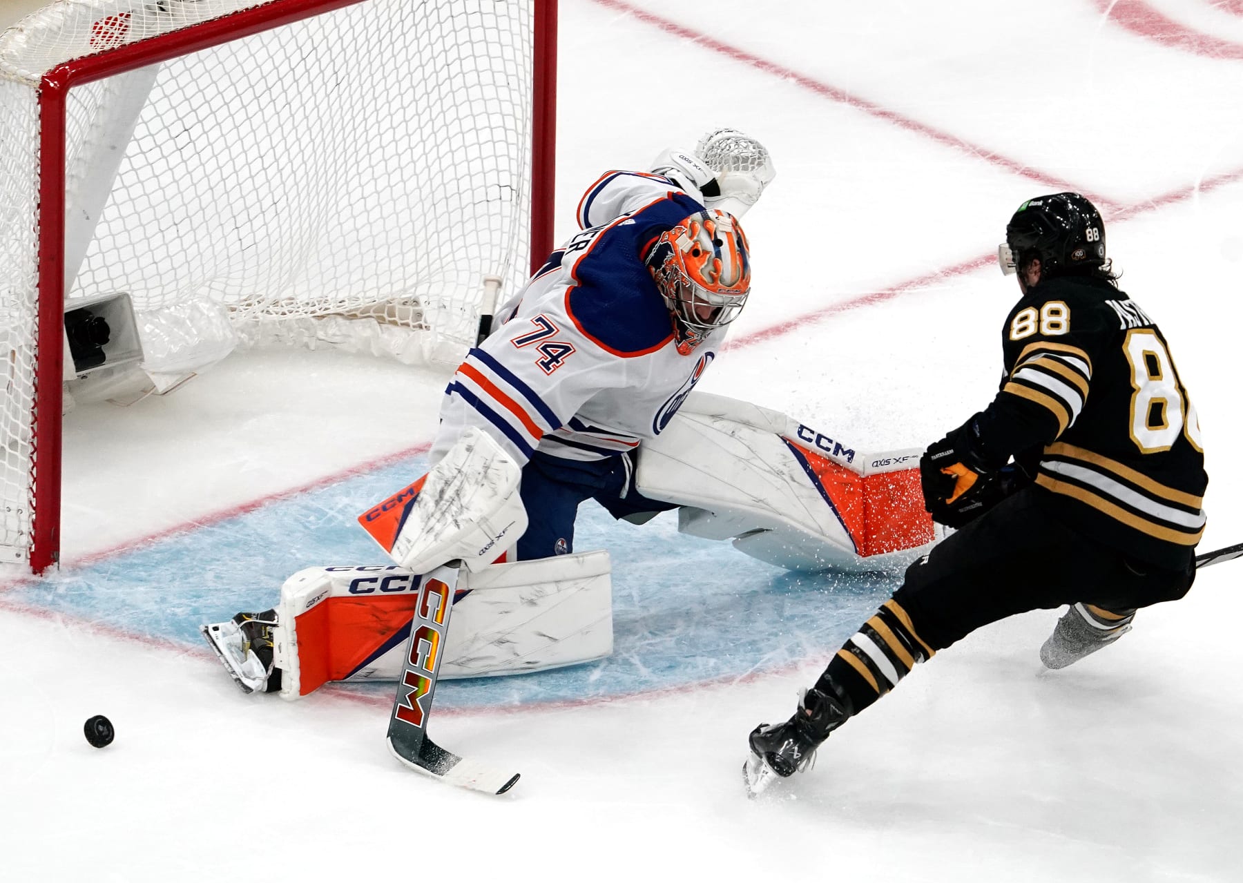 Boston, MA - March 5: Edmonton Oilers goalie Stuart Skinner makes a save on Boston Bruins right wing David Pastrnak during the second period. The Bruins lost to the Oilers, 2-1, in overtime. (Photo by Barry Chin/The Boston Globe via Getty Images)