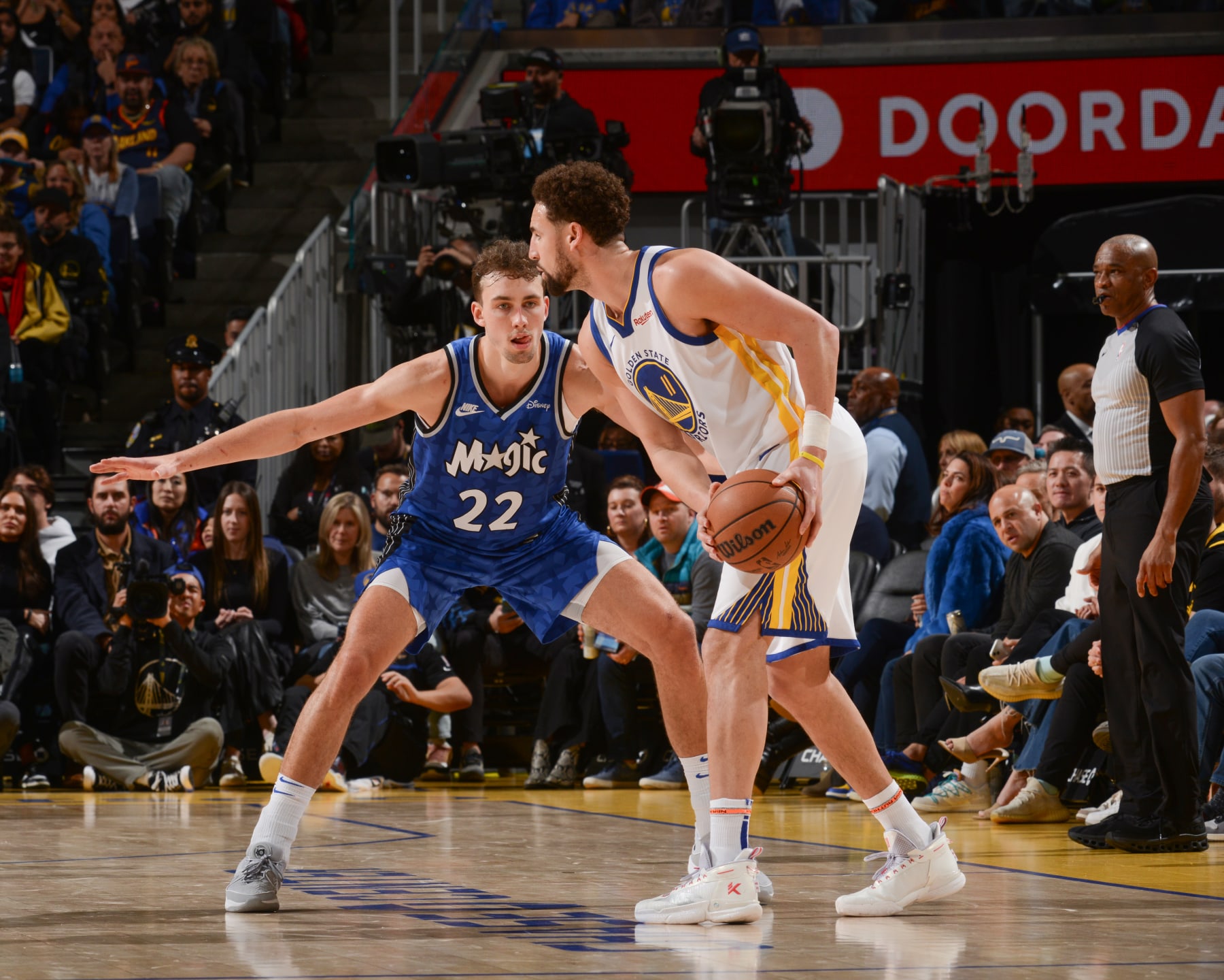 SAN FRANCISCO, CA - JANUARY 2:  Franz Wagner #22 of the Orlando Magic plays defense during the game  against Klay Thompson #11 of the Golden State Warriors on January 2, 2024 at Chase Center in San Francisco, California. NOTE TO USER: User expressly acknowledges and agrees that, by downloading and or using this photograph, user is consenting to the terms and conditions of Getty Images License Agreement. Mandatory Copyright Notice: Copyright 2024 NBAE (Photo by Noah Graham/NBAE via Getty Images)