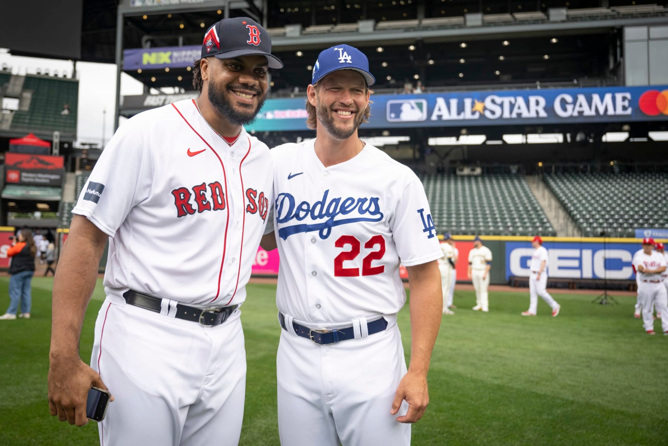 Kenley Jansen (L) and Clayton Kershaw (R) Kenley Jansen (L) and Clayton Kershaw (R)