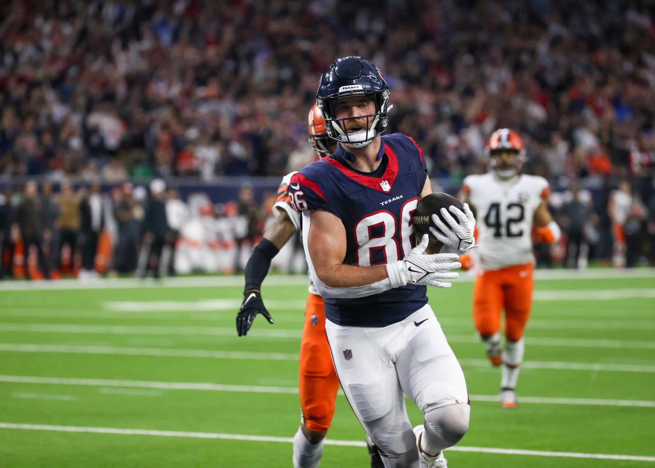 HOUSTON, TX - JANUARY 13:  Houston Texans tight end Dalton Schultz (86) scores a touchdown in the second quarter during the AFC Wild Card game between the Cleveland Browns and Houston Texans on January 13, 2024 at NRG Stadium in Houston, Texas.  (Photo by Leslie Plaza Johnson/Icon Sportswire via Getty Images)