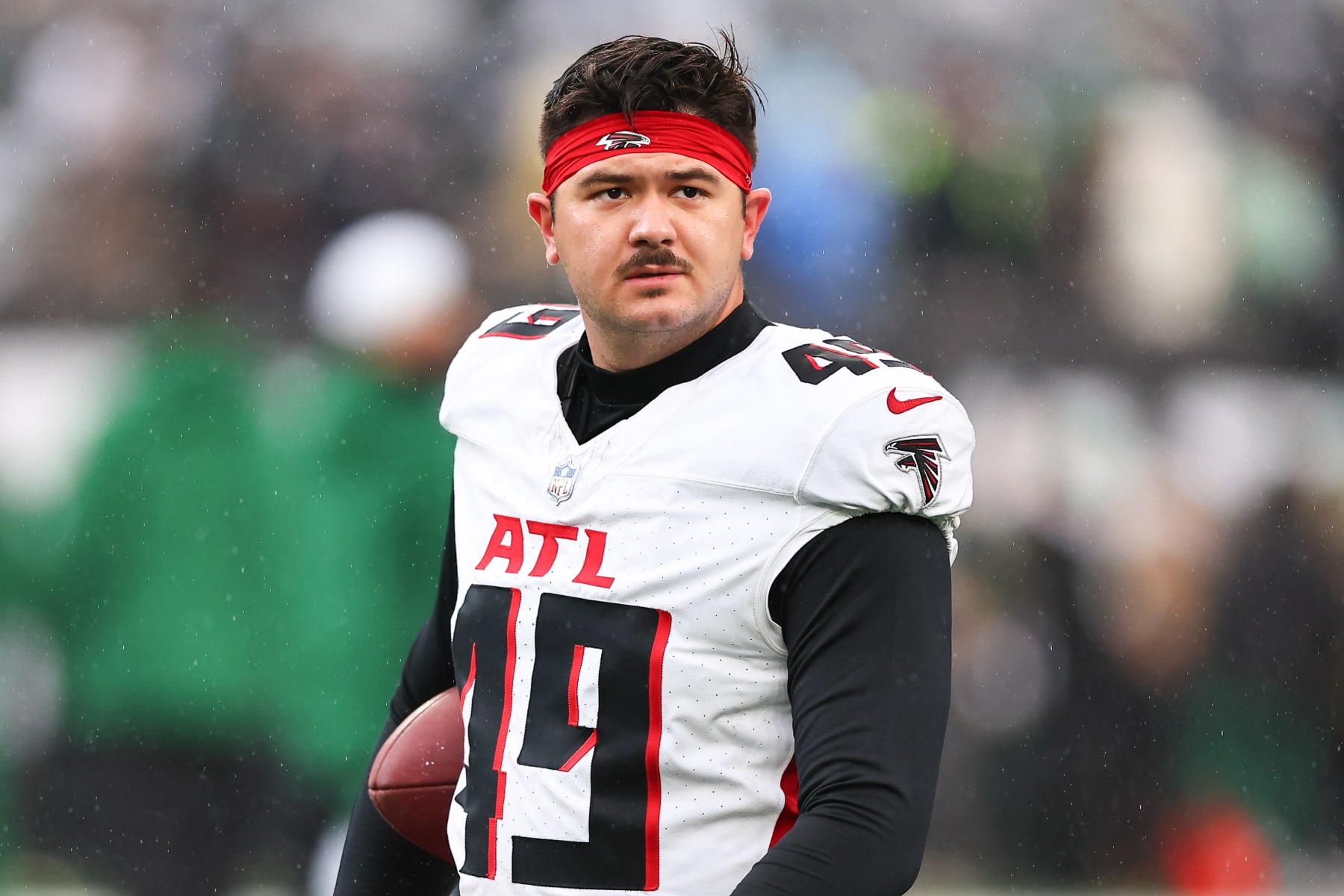 EAST RUTHERFORD, NJ - DECEMBER 03: Liam McCullough #49 of the Atlanta Falcons prior to the game against the New York Jets on December 3, 2023 at MetLife Stadium in East Rutherford, New Jersey. (Photo by Rich Graessle/Icon Sportswire via Getty Images) EAST RUTHERFORD, NJ - DECEMBER 03: Liam McCullough #49 of the Atlanta Falcons prior to the game against the New York Jets on December 3, 2023 at MetLife Stadium in East Rutherford, New Jersey. (Photo by Rich Graessle/Icon Sportswire via Getty Images)