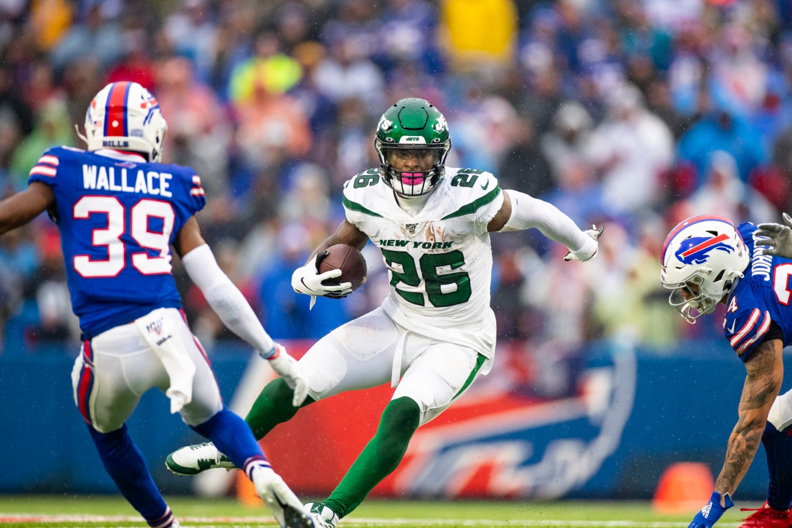 ORCHARD PARK, NY - DECEMBER 29:  Le'Veon Bell #26 of the New York Jets runs with the ball during the first quarter against the Buffalo Bills at New Era Field on December 29, 2019 in Orchard Park, New York. New York defeats Buffalo 13-6.  (Photo by Brett Carlsen/Getty Images)