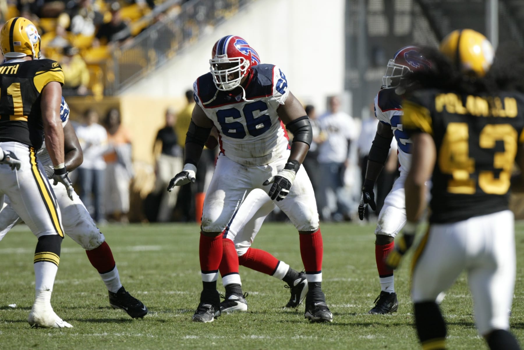 PITTSBURGH - SEPTEMBER 16:  Offensive lineman Derrick Dockery #66 of the Buffalo Bills blocks against the Pittsburgh Steelers at Heinz Field on September 16, 2007 in Pittsburgh, Pennsylvania. The Steelers defeated the Bills 26-3.  (Photo by George Gojkovich/Getty Images)