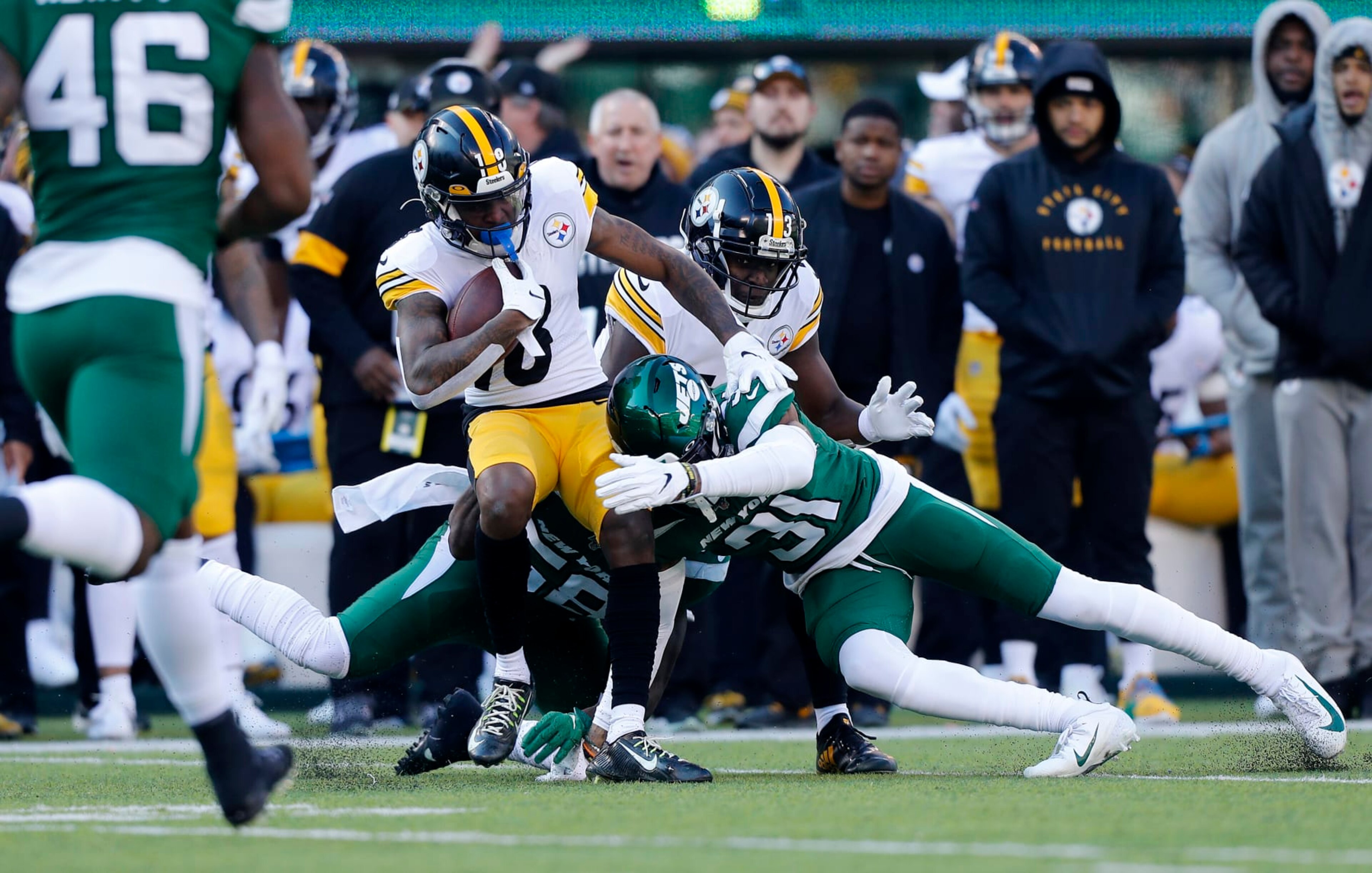 EAST RUTHERFORD, NEW JERSEY - DECEMBER 22: (NEW YORK DAILIES OUT) Diontae Johnson #18 of the Pittsburgh Steelers in against Blessuan Austin #31 of the New York Jets at MetLife Stadium on December 22, 2019 in East Rutherford, New Jersey. The Jets defeated the Steelers 16-10. (Photo by Jim McIsaac/Getty Images) EAST RUTHERFORD, NEW JERSEY - DECEMBER 22: (NEW YORK DAILIES OUT) Diontae Johnson #18 of the Pittsburgh Steelers in against Blessuan Austin #31 of the New York Jets at MetLife Stadium on December 22, 2019 in East Rutherford, New Jersey. The Jets defeated the Steelers 16-10. (Photo by Jim McIsaac/Getty Images)