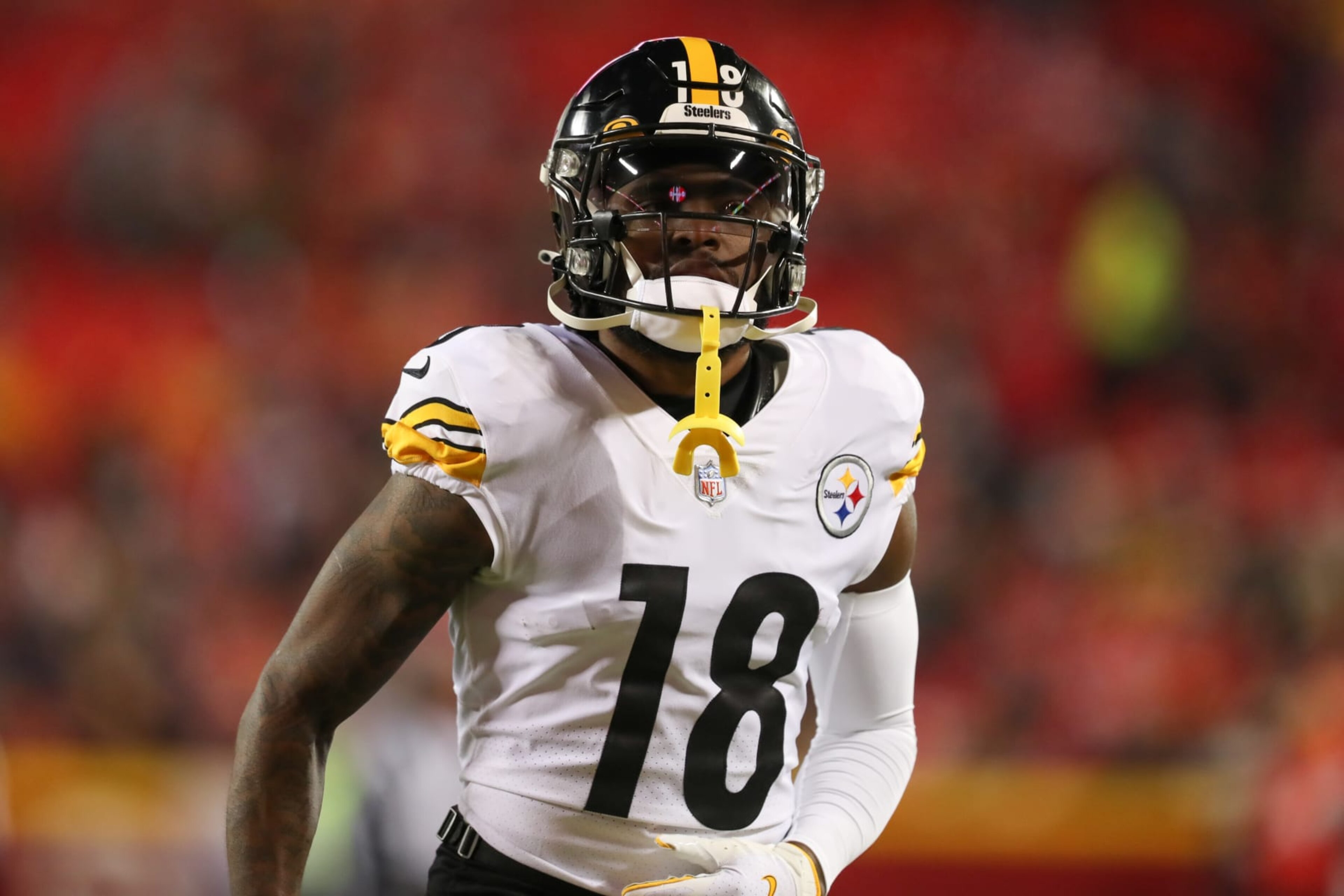 KANSAS CITY, MO - JANUARY 16: Pittsburgh Steelers wide receiver Diontae Johnson (18) before an AFC wild card playoff game between the Pittsburgh Steelers and Kansas City Chiefs on Jan 16, 2022 at GEHA Field at Arrowhead Stadium in Kansas City, MO. (Photo by Scott Winters/Icon Sportswire via Getty Images) KANSAS CITY, MO - JANUARY 16: Pittsburgh Steelers wide receiver Diontae Johnson (18) before an AFC wild card playoff game between the Pittsburgh Steelers and Kansas City Chiefs on Jan 16, 2022 at GEHA Field at Arrowhead Stadium in Kansas City, MO. (Photo by Scott Winters/Icon Sportswire via Getty Images)