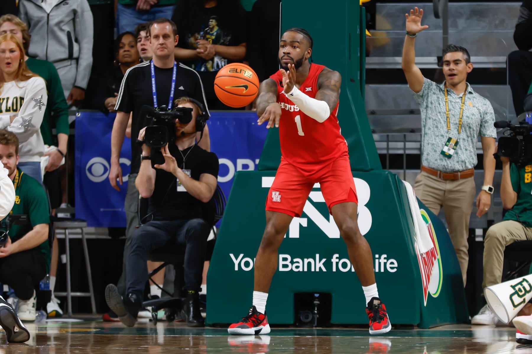 WACO, CA - FEBRUARY 24: Houston Cougars guard Jamal Shead (1) inbounds the ball late in the Big 12 college basketball game between Baylor Bears and Houston Cougars on February 24, 2024, at Foster Pavilion in Waco, Texas.(Photo by David Buono/Icon Sportswire via Getty Images)