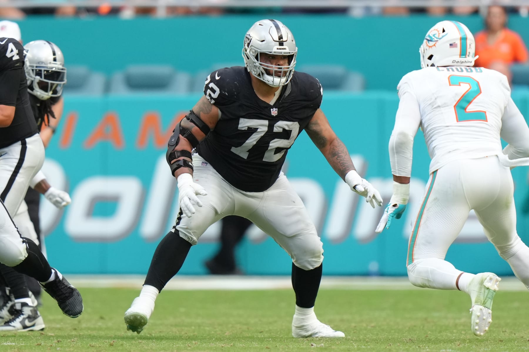 MIAMI GARDENS, FL - NOVEMBER 19: Las Vegas Raiders guard Jermaine Eluemunor (72) protects the pocket during the game between the Las Vegas Raiders and the Miami Dolphins on Sunday, November 19, 2023 at Hard Rock Stadium, Miami, Fla. (Photo by Peter Joneleit/Icon Sportswire via Getty Images)