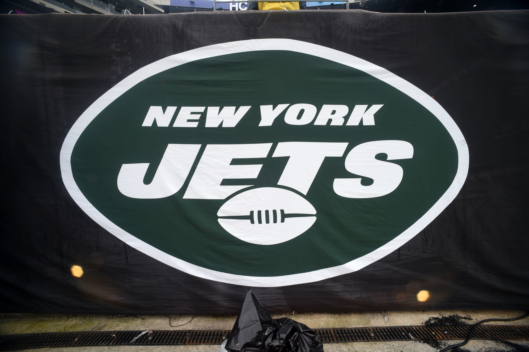 EAST RUTHERFORD, NJ - DECEMBER 10: A New York Jets logo is on display during game featuring the Houston Texans and the New York Jets on December 10, 2023 at MetLife Stadium in East Rutherford, NJ. (Photo by John Rivera/Icon Sportswire via Getty Images) EAST RUTHERFORD, NJ - DECEMBER 10: A New York Jets logo is on display during game featuring the Houston Texans and the New York Jets on December 10, 2023 at MetLife Stadium in East Rutherford, NJ. (Photo by John Rivera/Icon Sportswire via Getty Images)