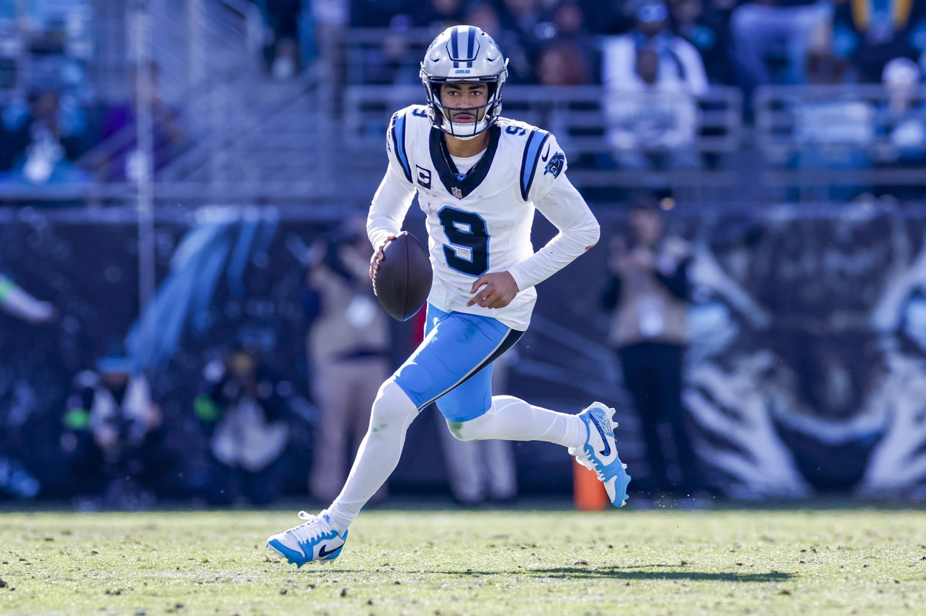 JACKSONVILLE, FL - DECEMBER 31: Carolina Panthers quarterback Bryce Young (9) runs with the ball during the game between the Jacksonville Jaguars and the Carolina Panthers on December 31, 2023 at EverBank Stadium in Jacksonville, Fl. (Photo by David Rosenblum/Icon Sportswire via Getty Images)