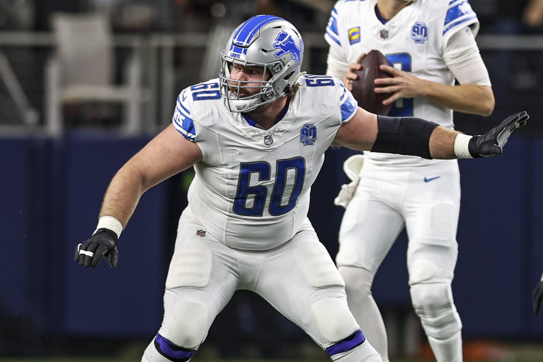 ARLINGTON, TX - DECEMBER 30: Detroit Lions guard Graham Glasgow (60) pass blocks during the game between the Dallas Cowboys and the Detroit Lions on December 30, 2023 at AT&T Stadium in Arlington, Texas. (Photo by Matthew Pearce/Icon Sportswire via Getty Images) ARLINGTON, TX - DECEMBER 30: Detroit Lions guard Graham Glasgow (60) pass blocks during the game between the Dallas Cowboys and the Detroit Lions on December 30, 2023 at AT&T Stadium in Arlington, Texas. (Photo by Matthew Pearce/Icon Sportswire via Getty Images)