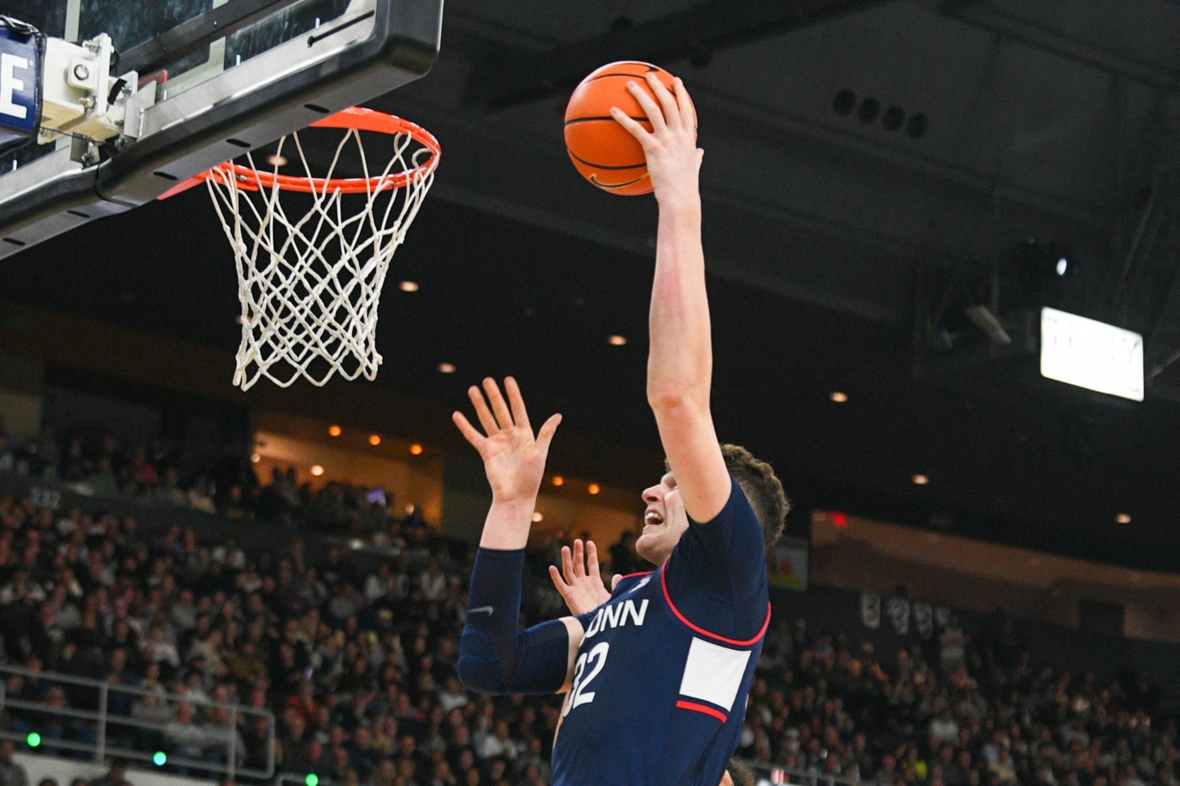 PROVIDENCE, RI - MARCH 09: UConn Huskies center Donovan Clingan (32) shoots the ball during a college basketball game between the UConn Huskies and the Providence College Friars on March 9, 2024 at Amica Mutual Pavilion in Providence, RI. (Photo by Erica Denhoff/Icon Sportswire via Getty Images) PROVIDENCE, RI - MARCH 09: UConn Huskies center Donovan Clingan (32) shoots the ball during a college basketball game between the UConn Huskies and the Providence College Friars on March 9, 2024 at Amica Mutual Pavilion in Providence, RI. (Photo by Erica Denhoff/Icon Sportswire via Getty Images)