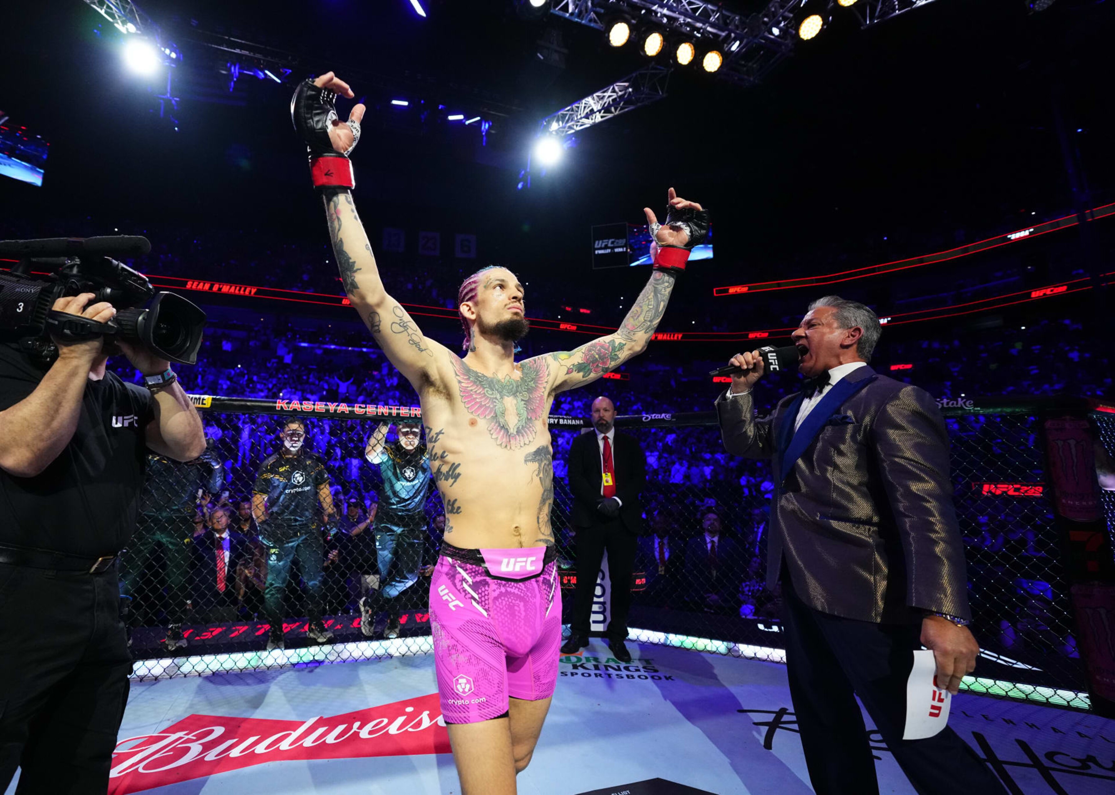 Sean O'Malley prepares to face Marlon Vera Sean O'Malley prepares to face Marlon Vera